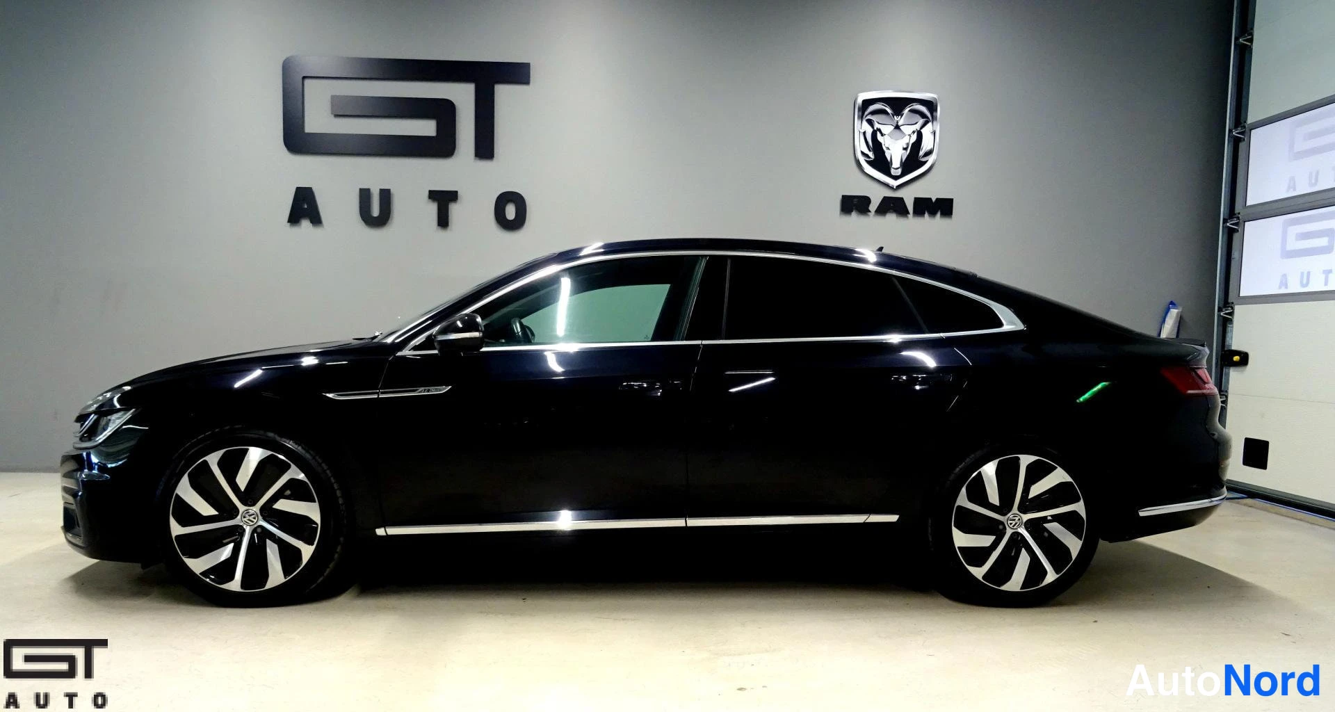 Vihreä Volkswagen Arteon 2018, sivulta, kuva 5