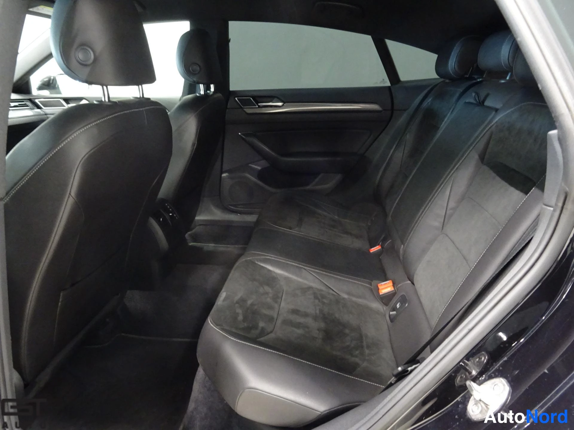 Vihreä Volkswagen Arteon 2018, takaistuimet, kuva 15