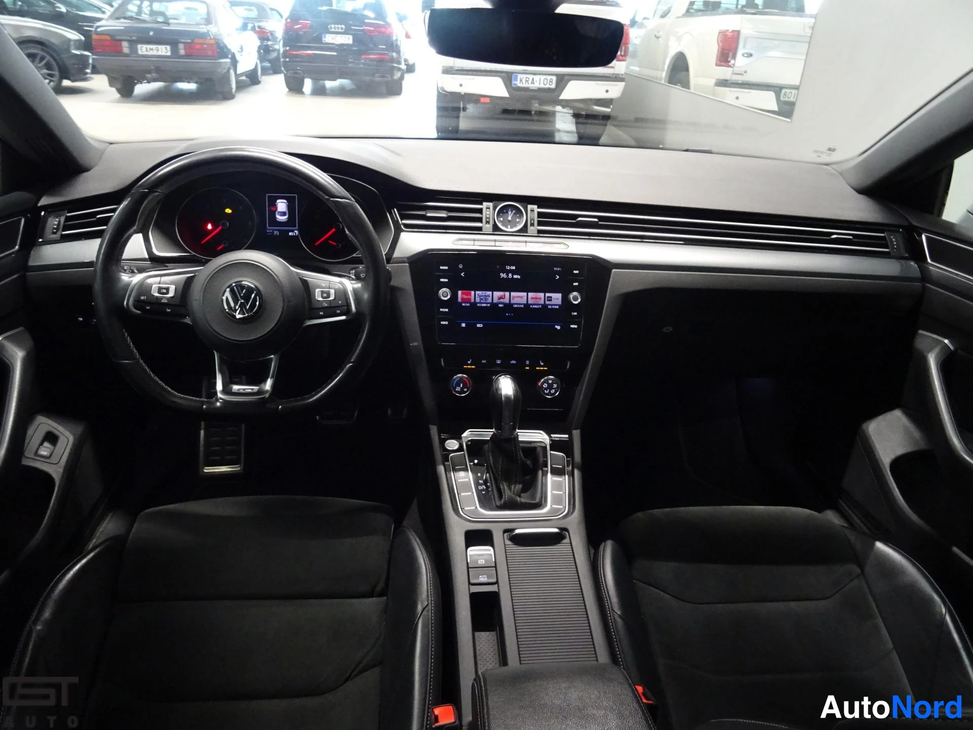Vihreä Volkswagen Arteon 2018, ohjaamo, kuva 10