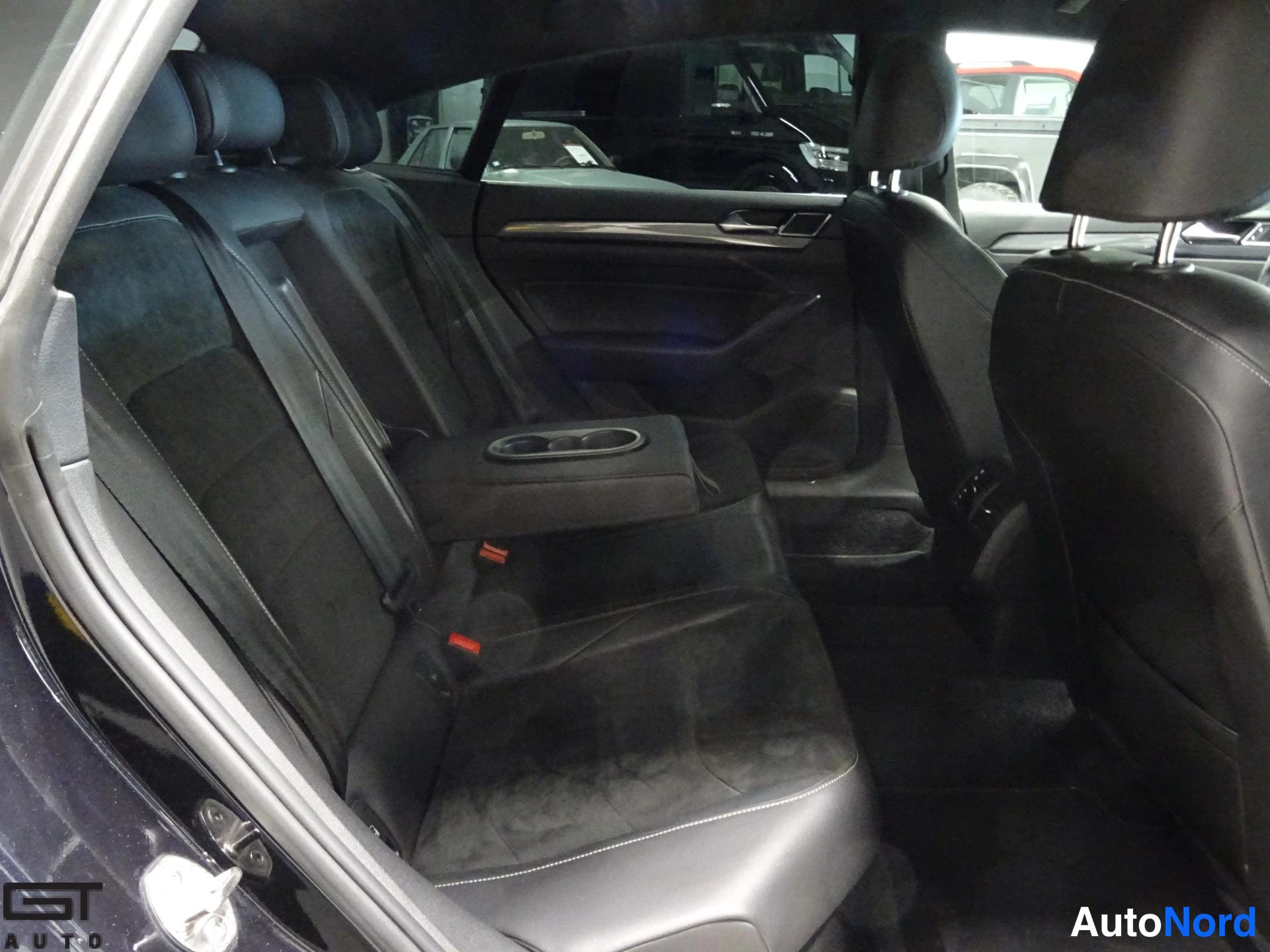 Vihreä Volkswagen Arteon 2018, takaistuimet, kuva 16