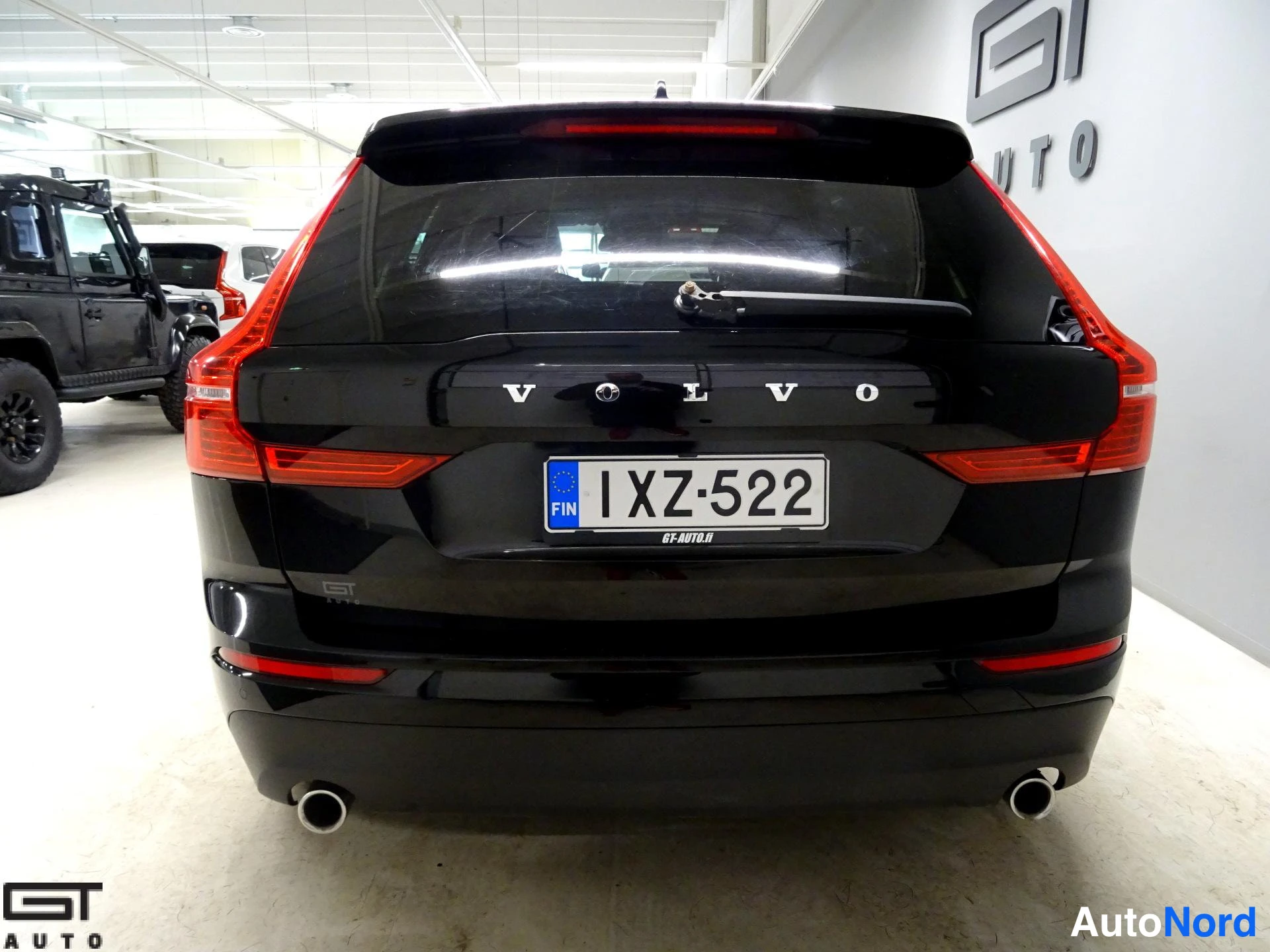 Musta Volvo XC60 2018, takaa, kuva 9