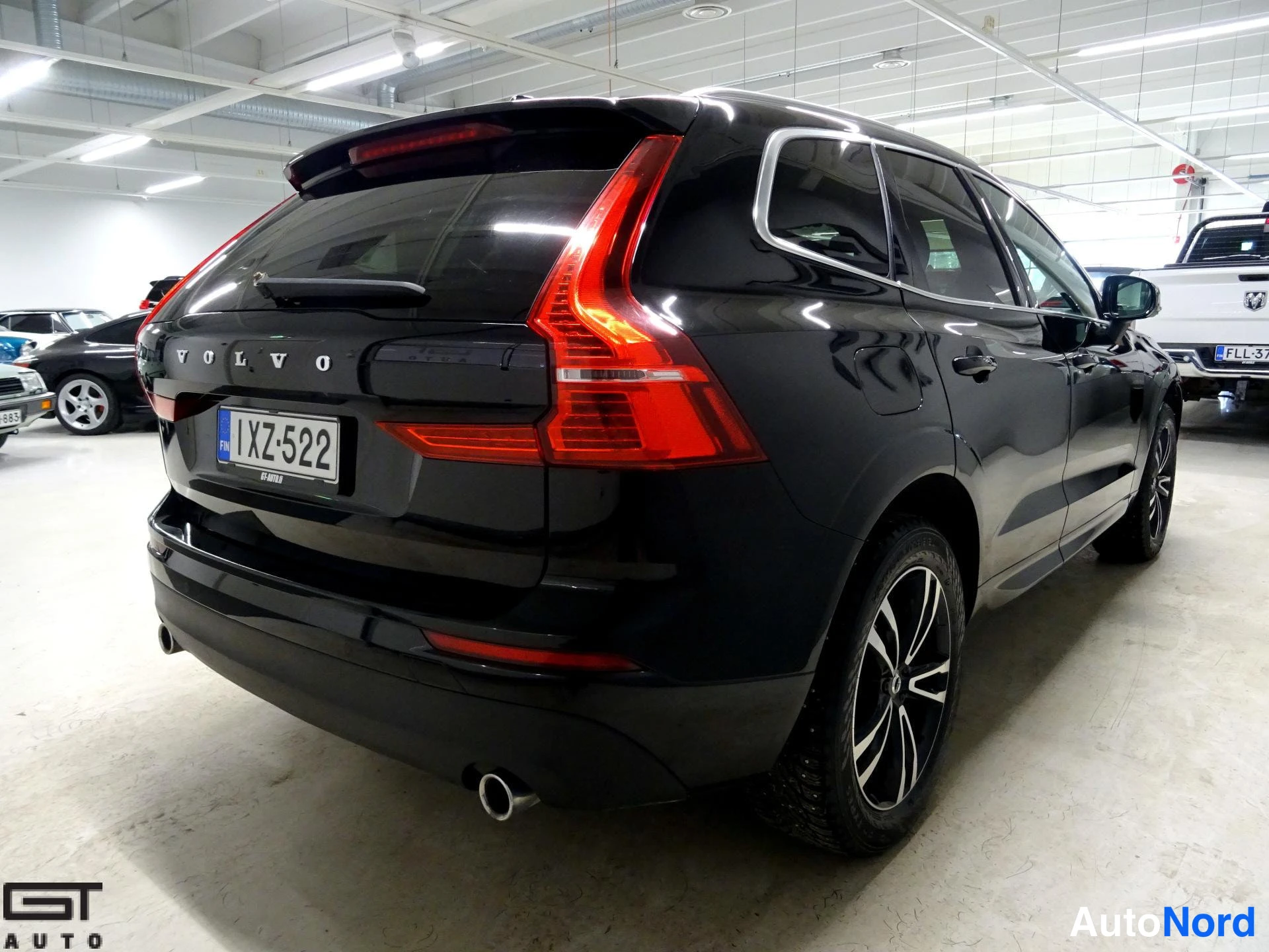 Musta Volvo XC60 2018, takaviisto, kuva 8