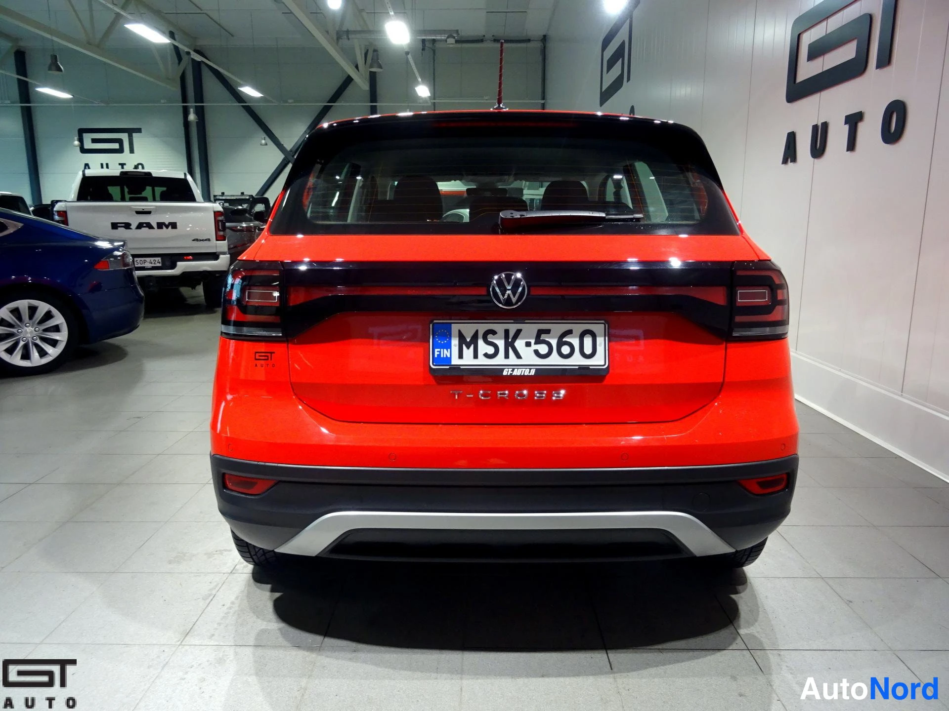Punainen Volkswagen T-Cross 2021, takaa, kuva 8