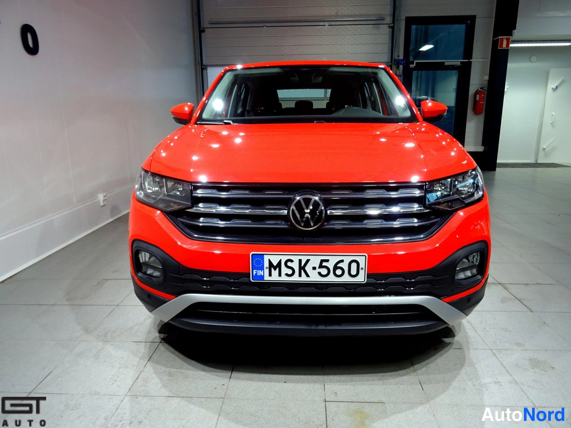 Punainen Volkswagen T-Cross 2021, edestä, kuva 4