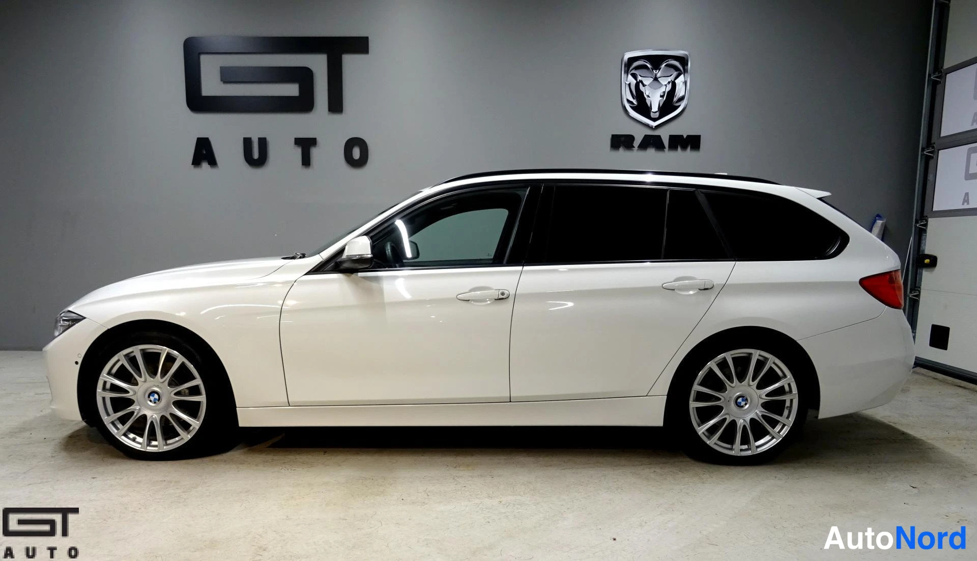 Valkoinen BMW 330d xDrive 2014, sivulta, kuva 5