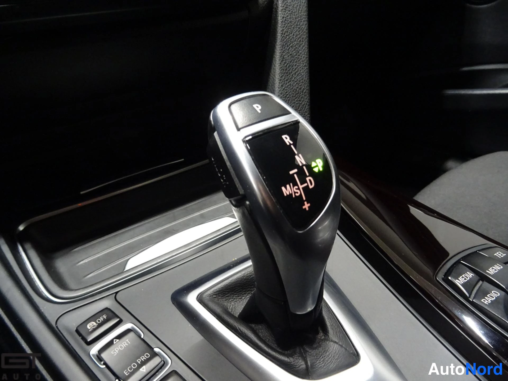 Valkoinen BMW 330d xDrive 2014, yksityiskohta, kuva 21