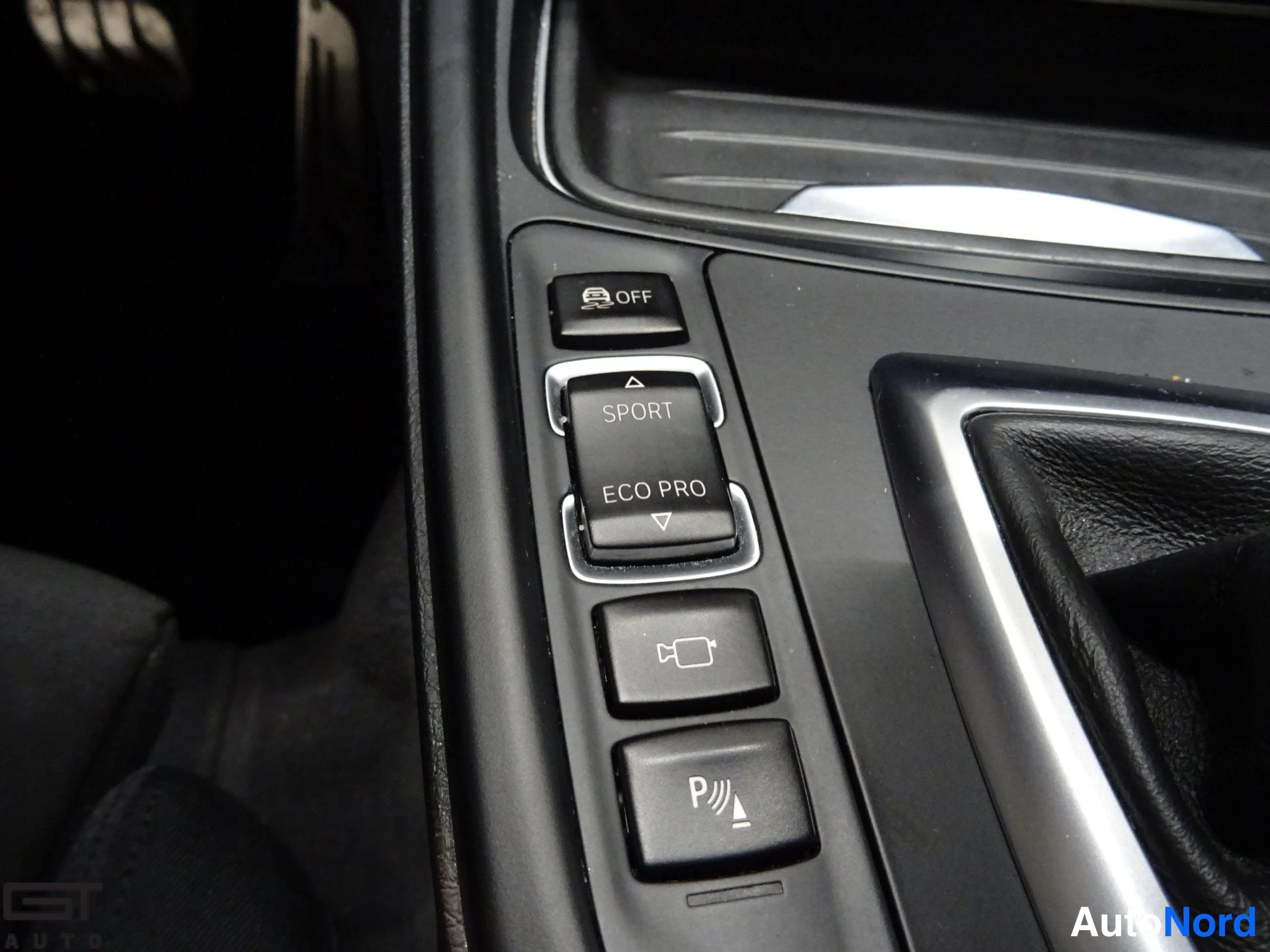 Valkoinen BMW 330d xDrive 2014, yksityiskohta, kuva 22