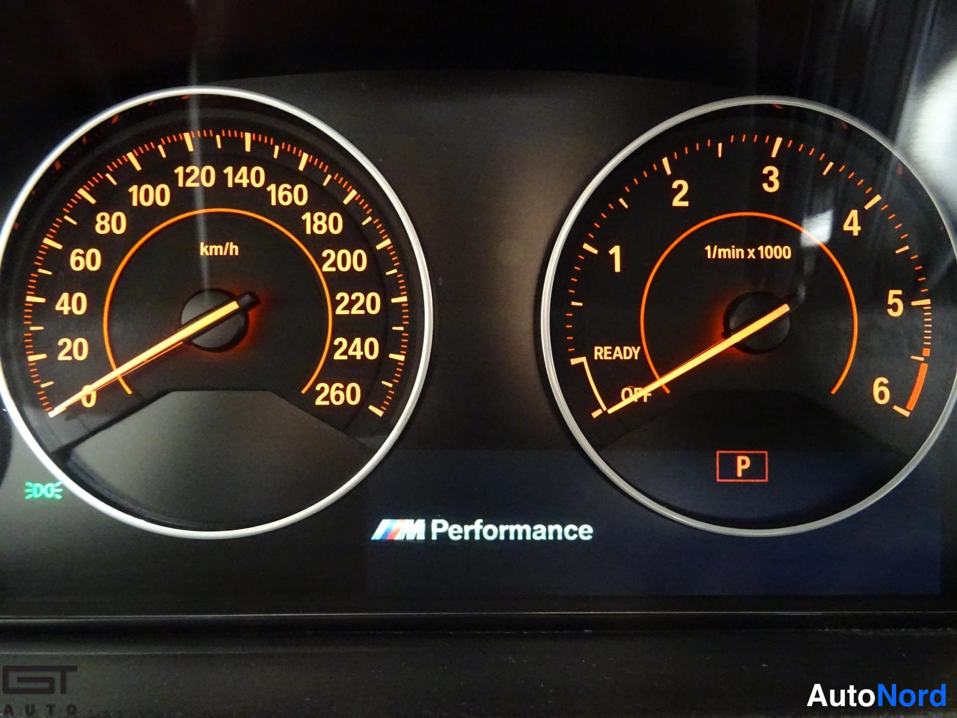 Valkoinen BMW 330d xDrive 2014, yksityiskohta, kuva 27