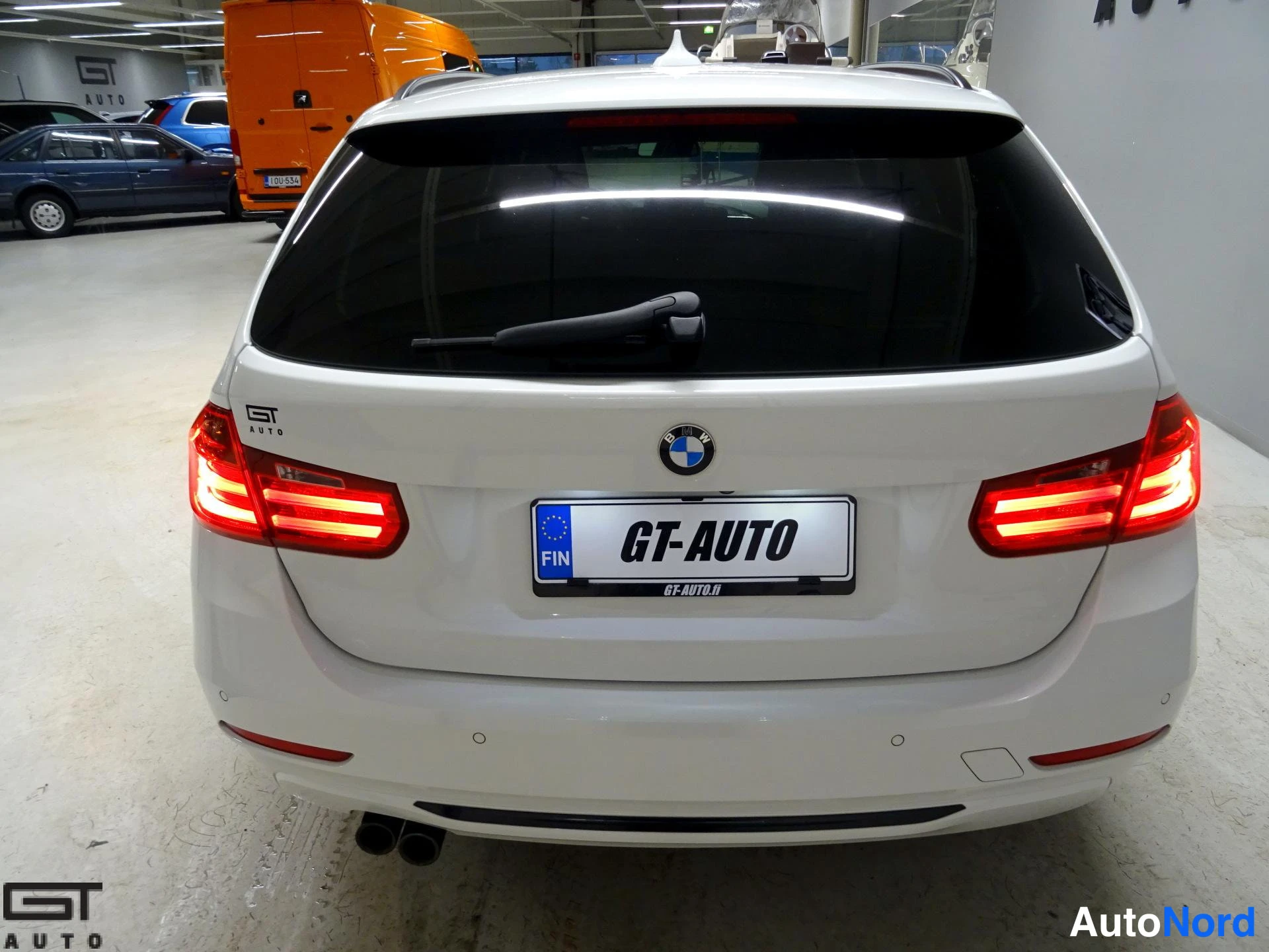 Valkoinen BMW 330d xDrive 2014, takaa, kuva 8