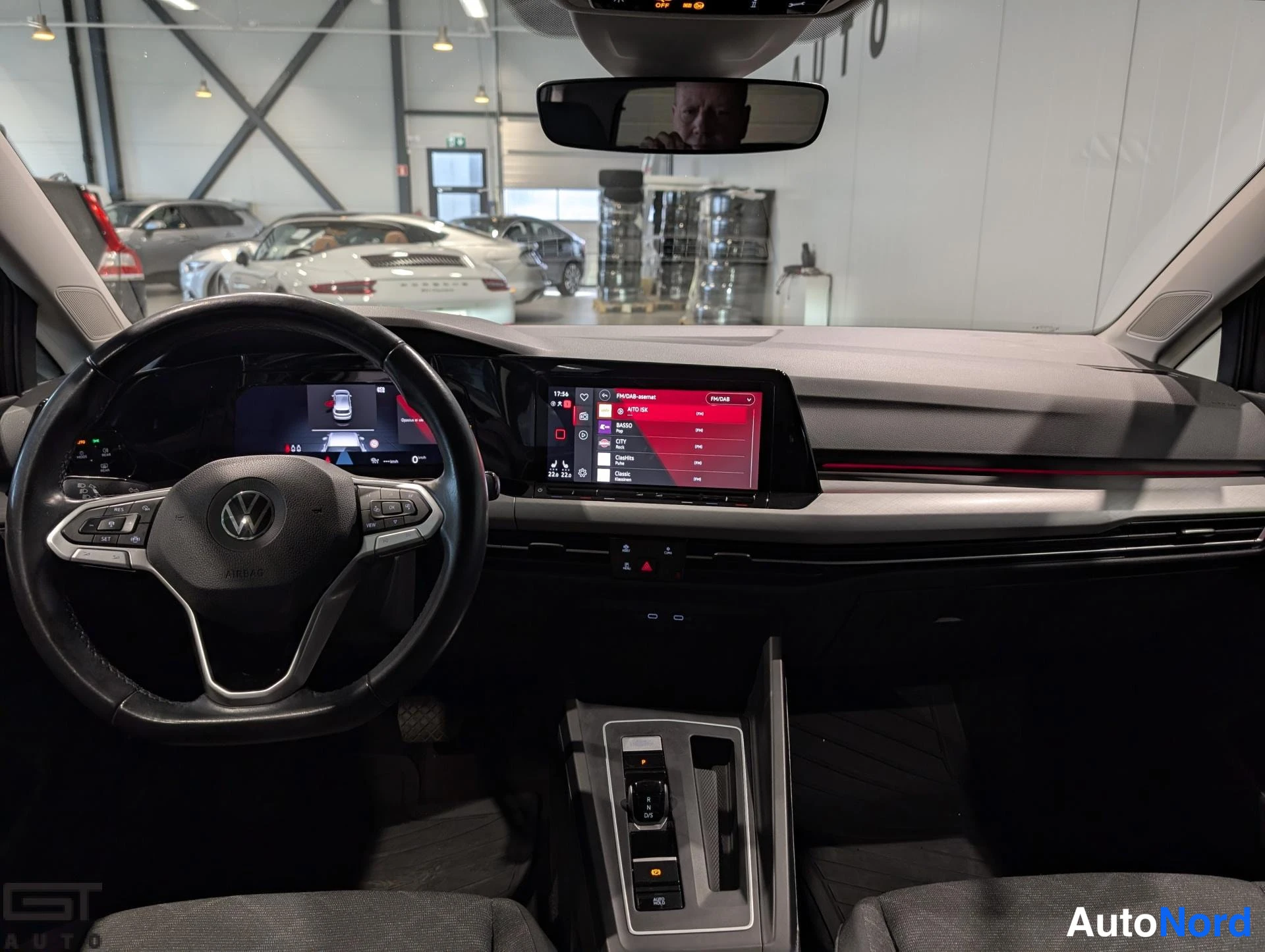 Harmaa Volkswagen Golf 2020, ohjaamo, kuva 12