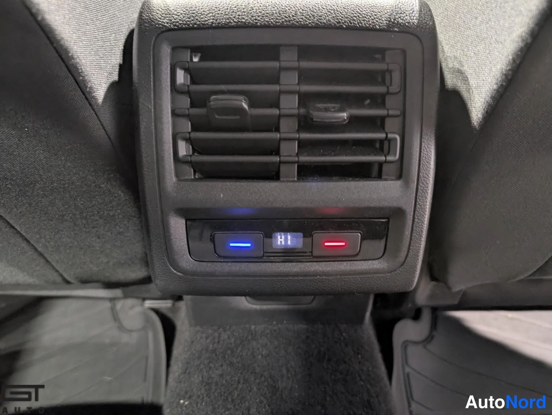Harmaa Volkswagen Golf 2020, yksityiskohta, kuva 18