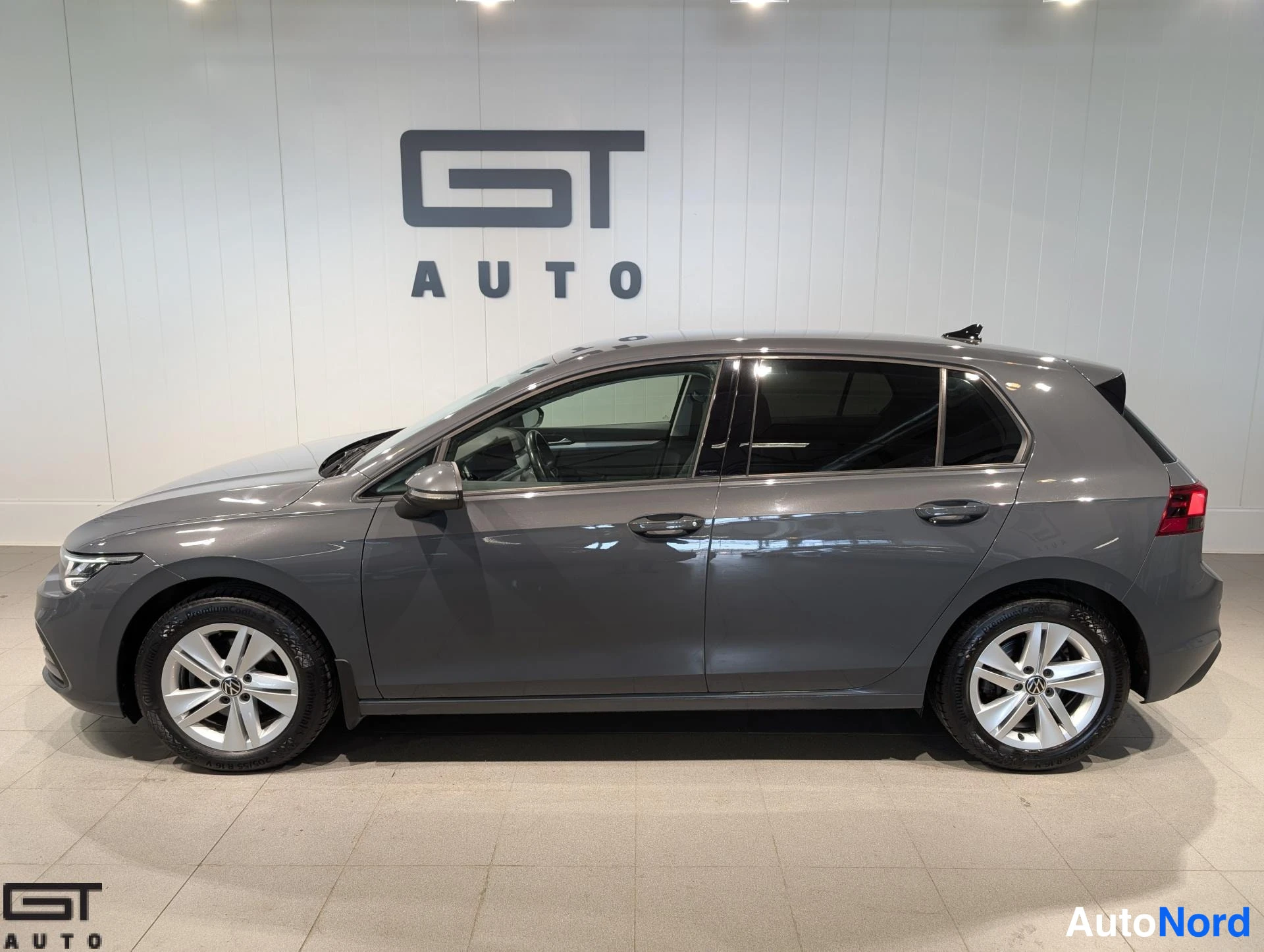 Harmaa Volkswagen Golf 2020, sivulta, kuva 6