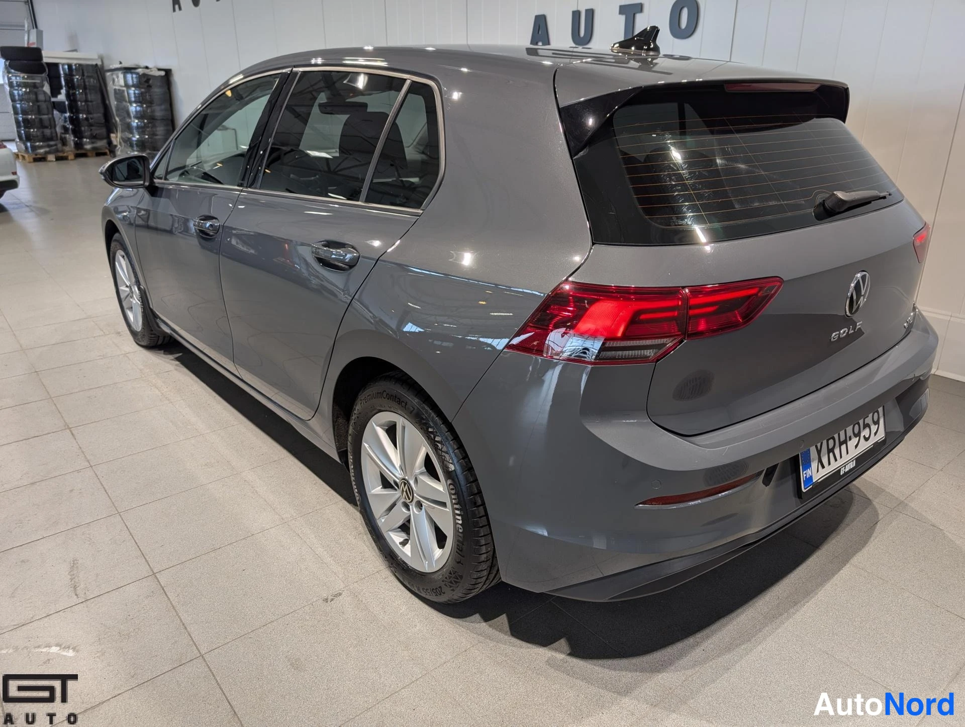 Harmaa Volkswagen Golf 2020, takaviisto, kuva 7