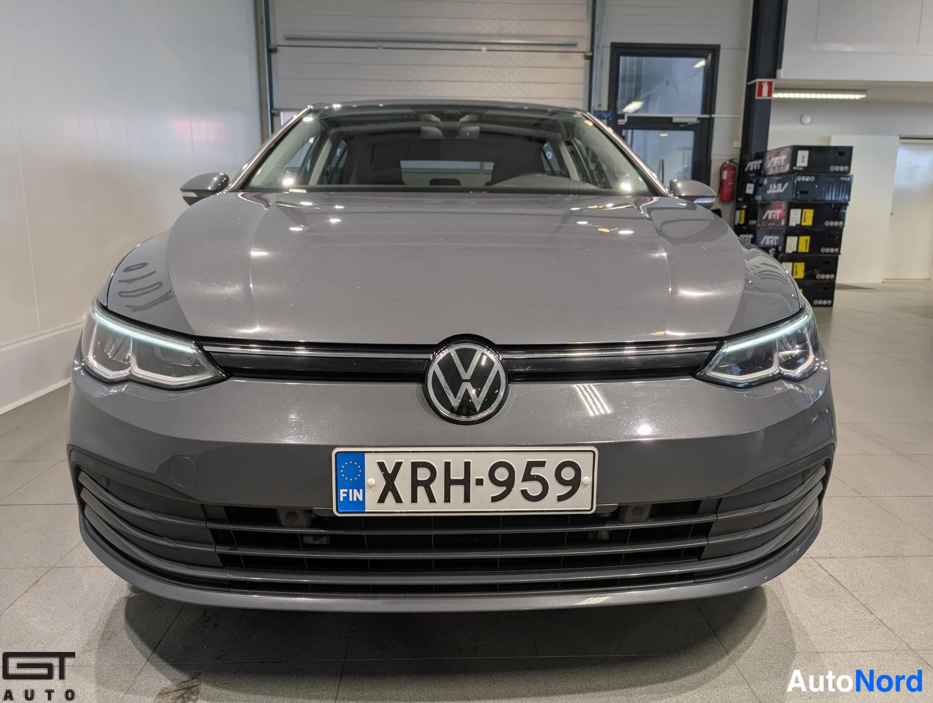 Harmaa Volkswagen Golf 2020, edestä, kuva 4