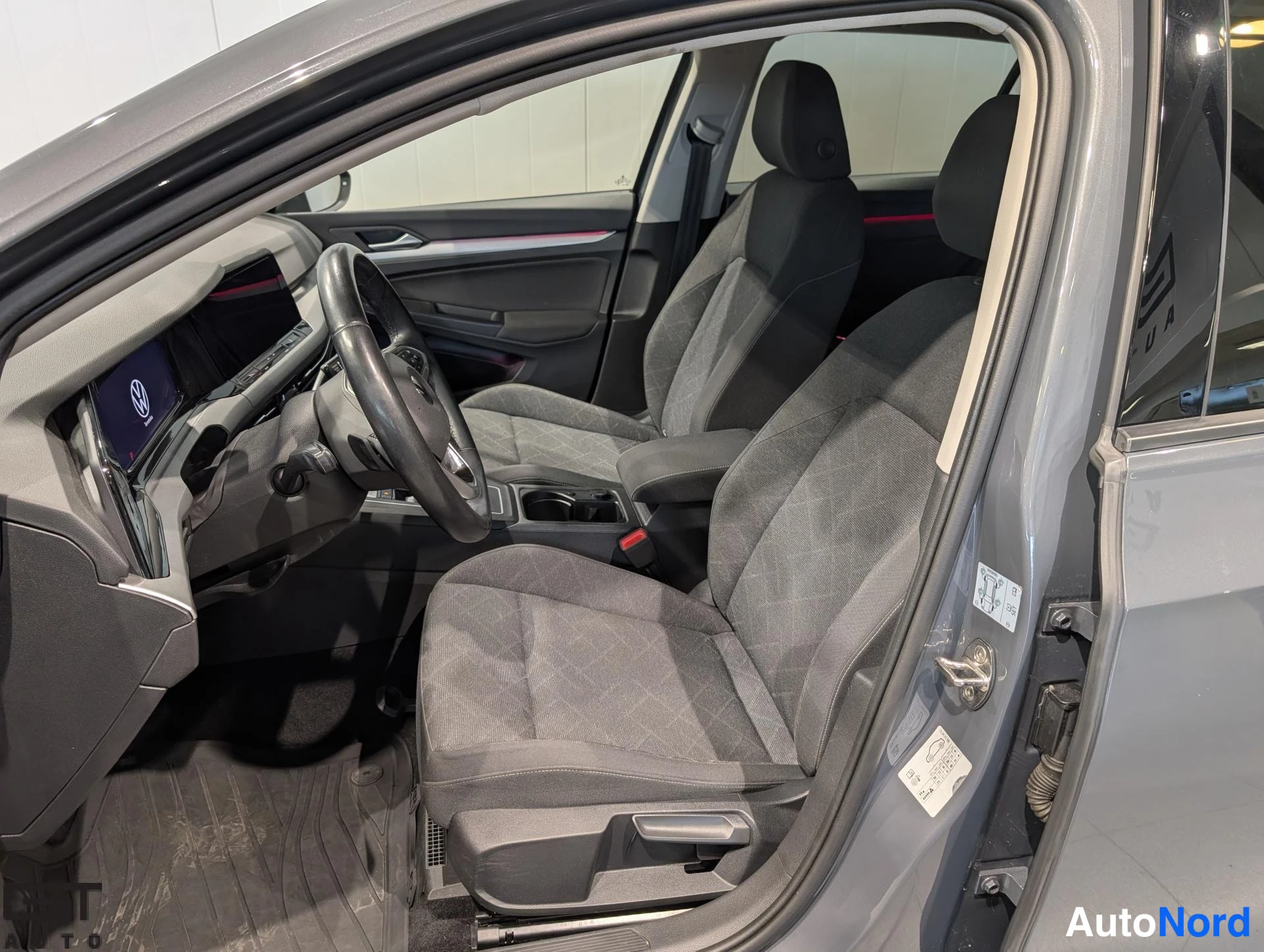 Harmaa Volkswagen Golf 2020, ohjaamo, kuva 10