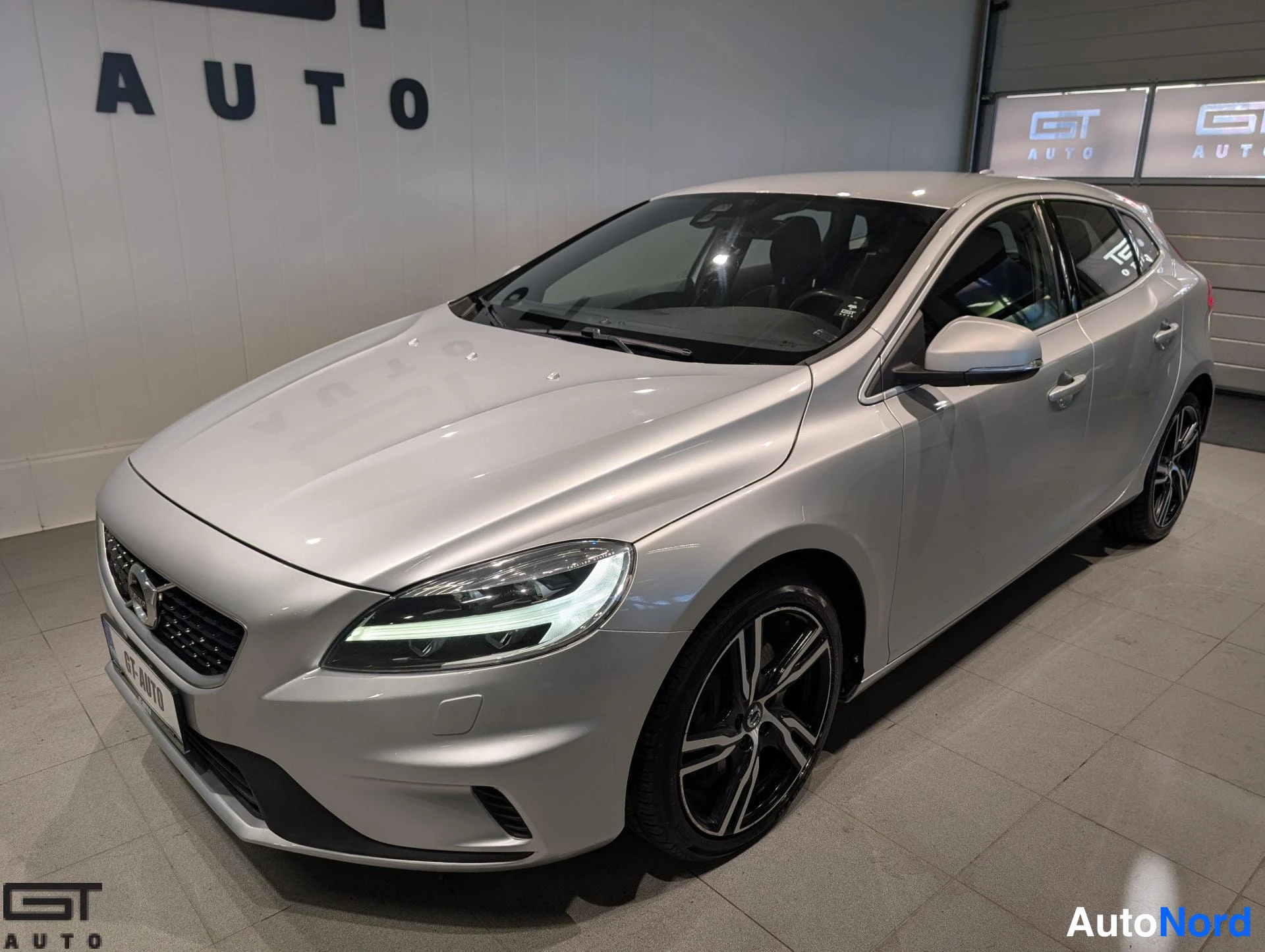 Volvo V40 T4 R-Design 2018