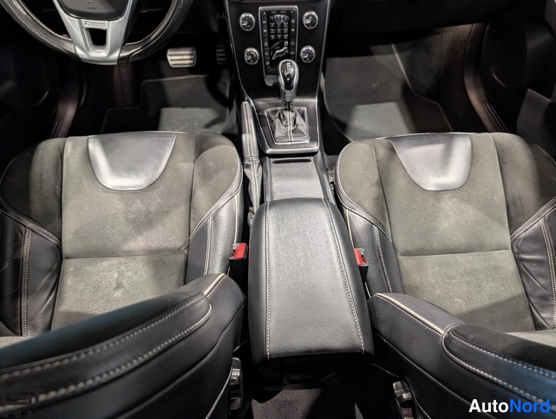 Hopea Volvo V40 2018, etuistuimet, kuva 12