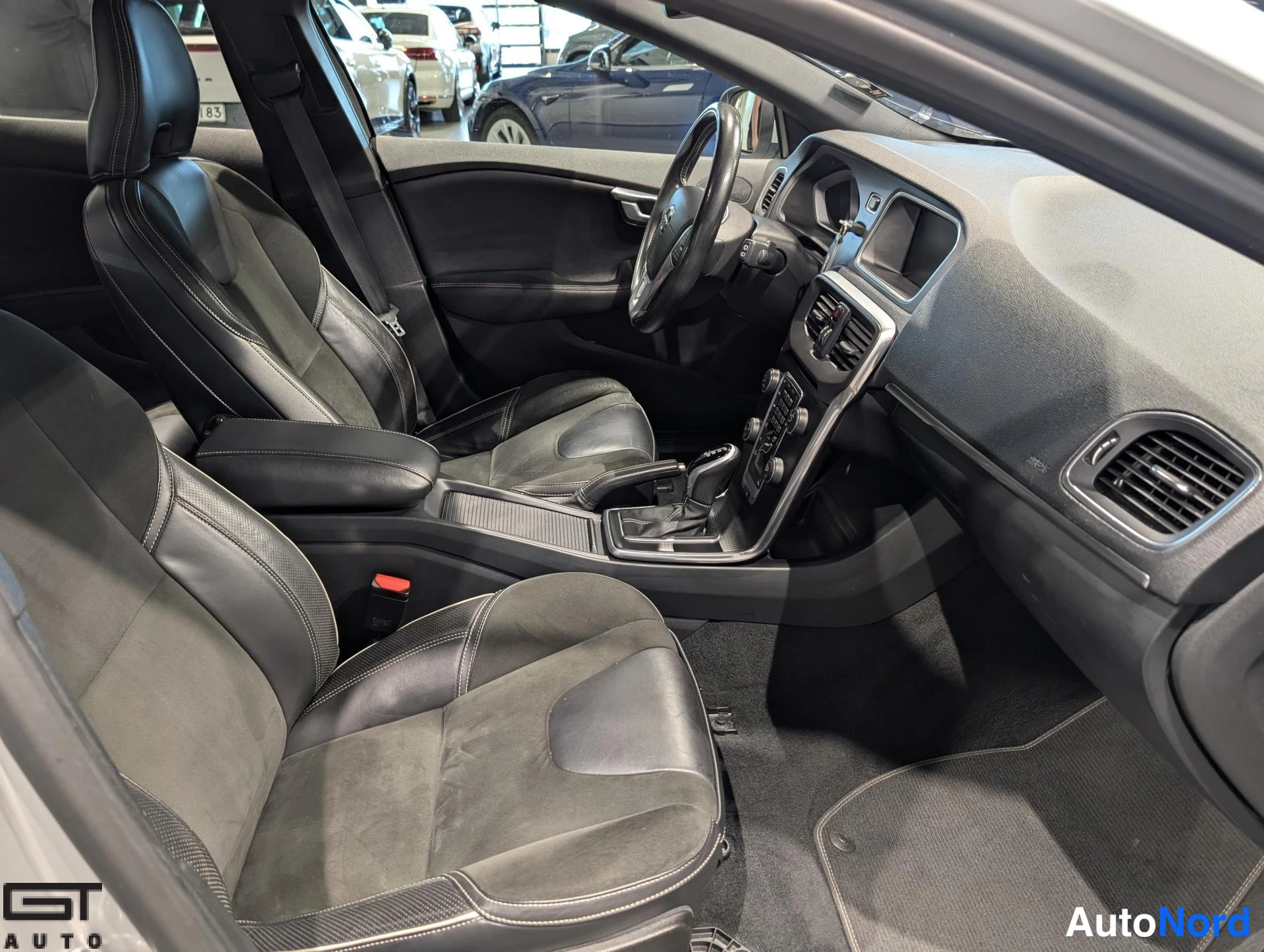 Hopea Volvo V40 2018, etuistuimet, kuva 14