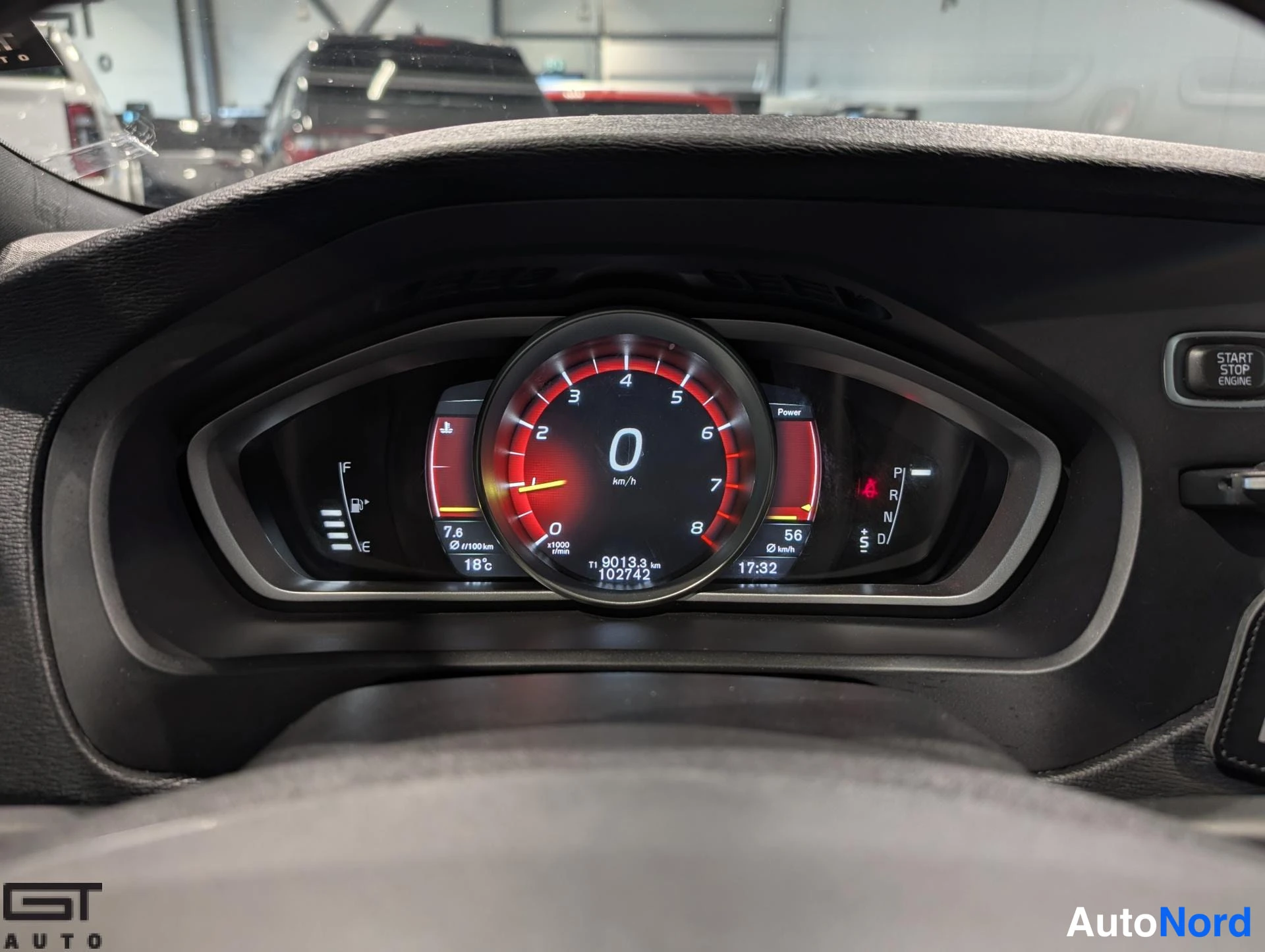 Hopea Volvo V40 2018, yksityiskohta, kuva 18