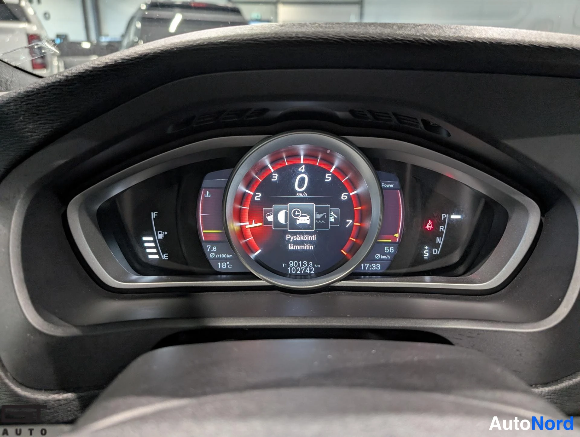 Hopea Volvo V40 2018, yksityiskohta, kuva 19