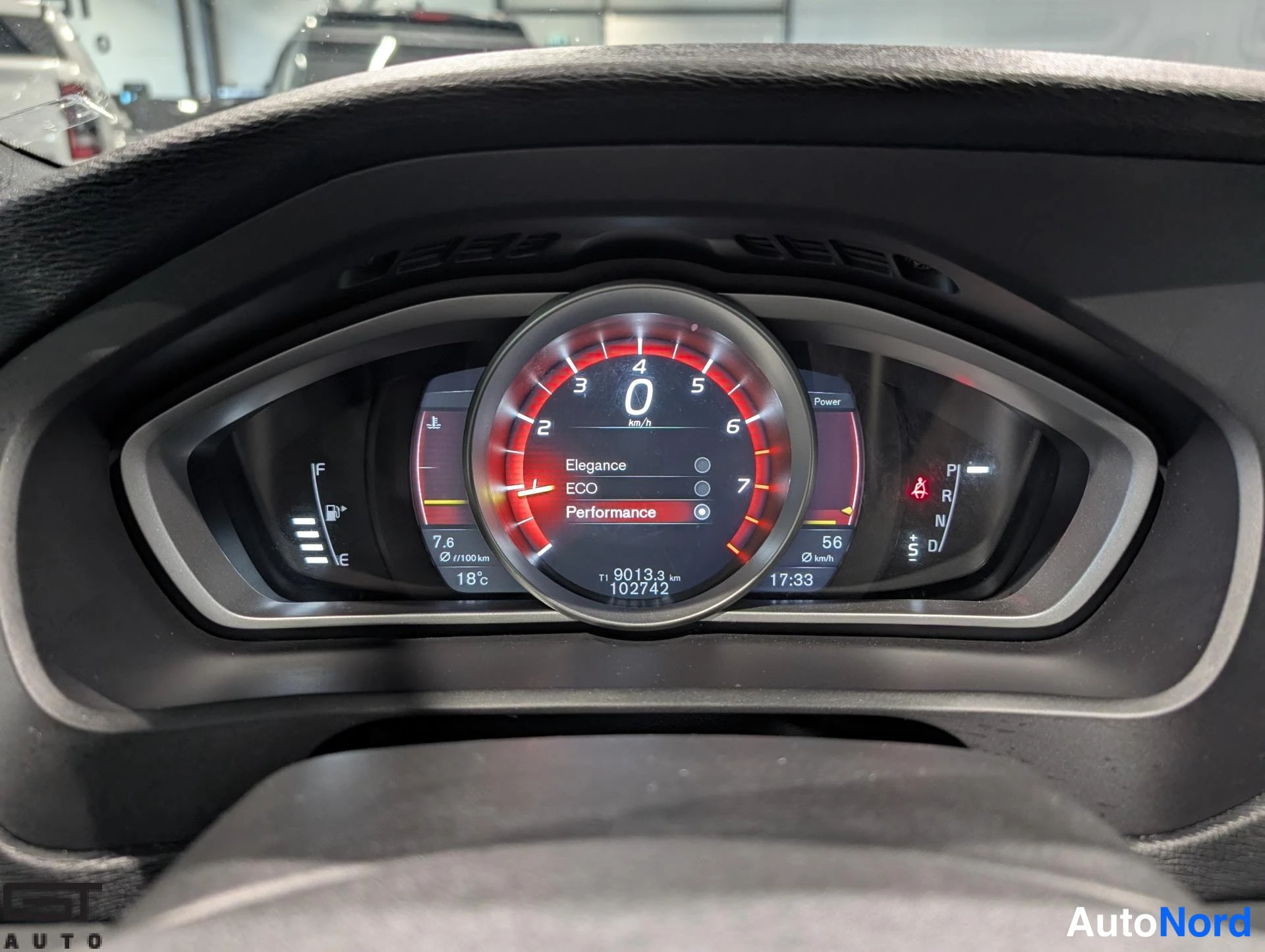 Hopea Volvo V40 2018, yksityiskohta, kuva 20