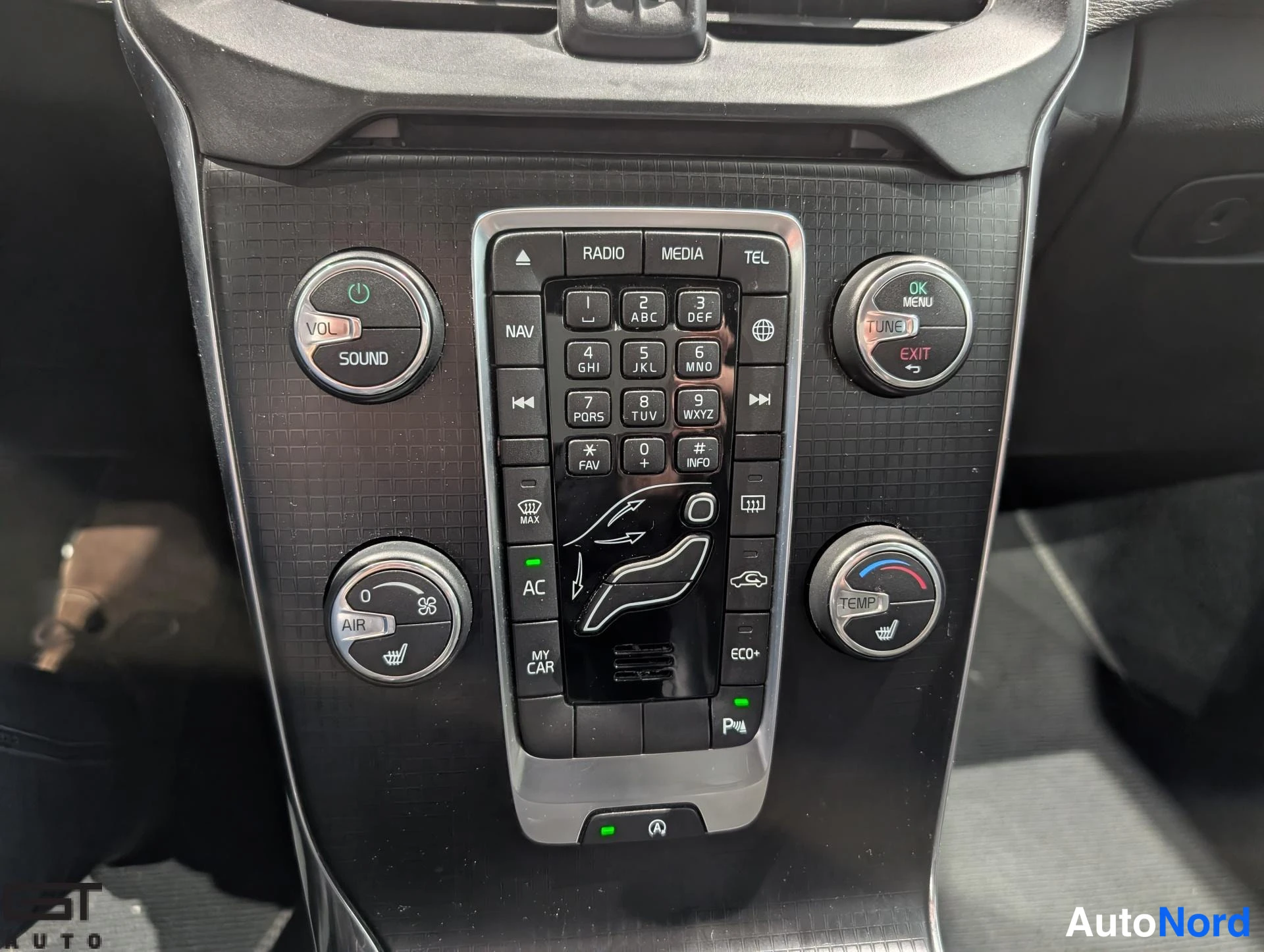 Hopea Volvo V40 2018, yksityiskohta, kuva 22