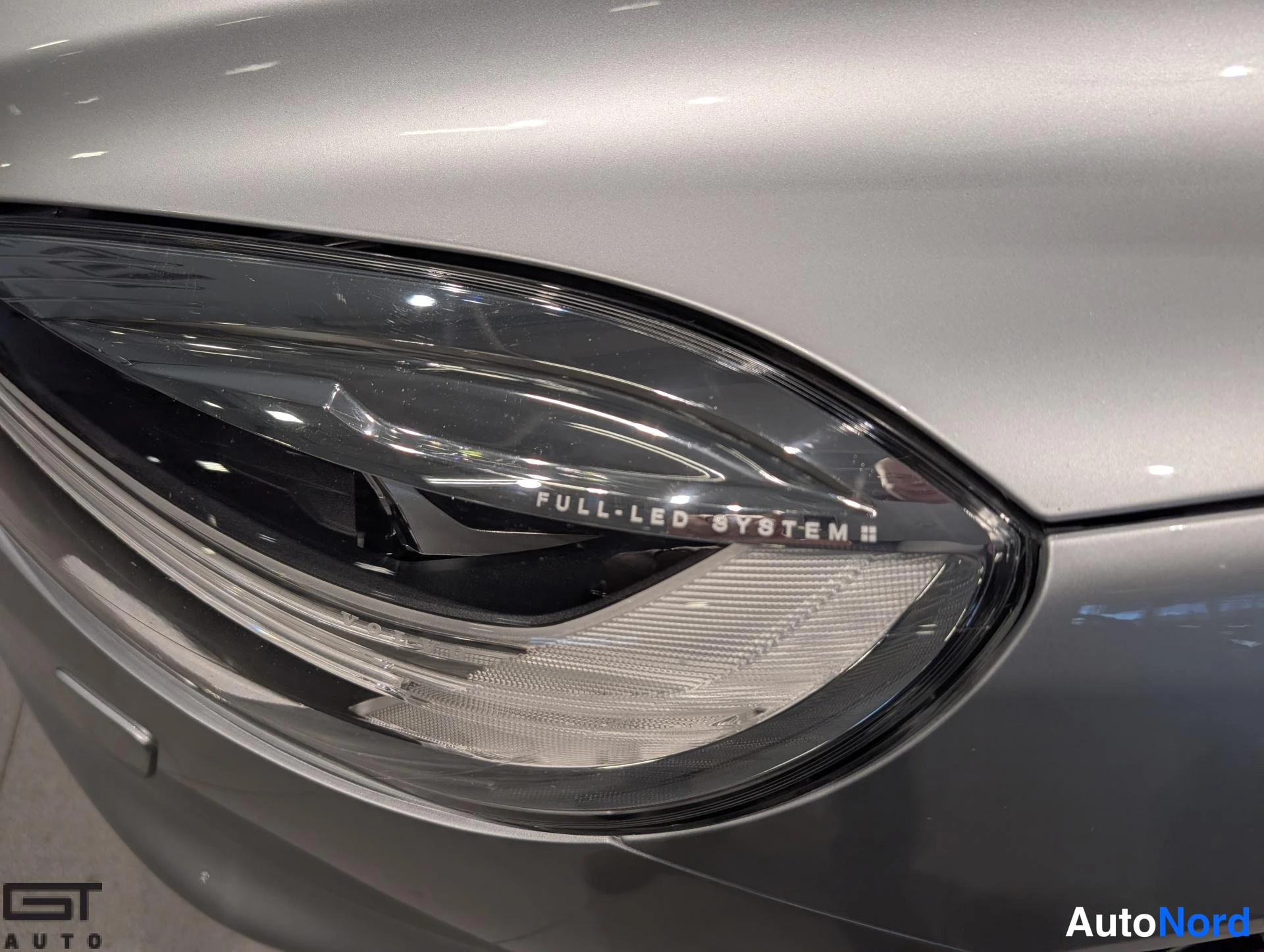 Hopea Volvo V40 2018, yksityiskohta, kuva 24