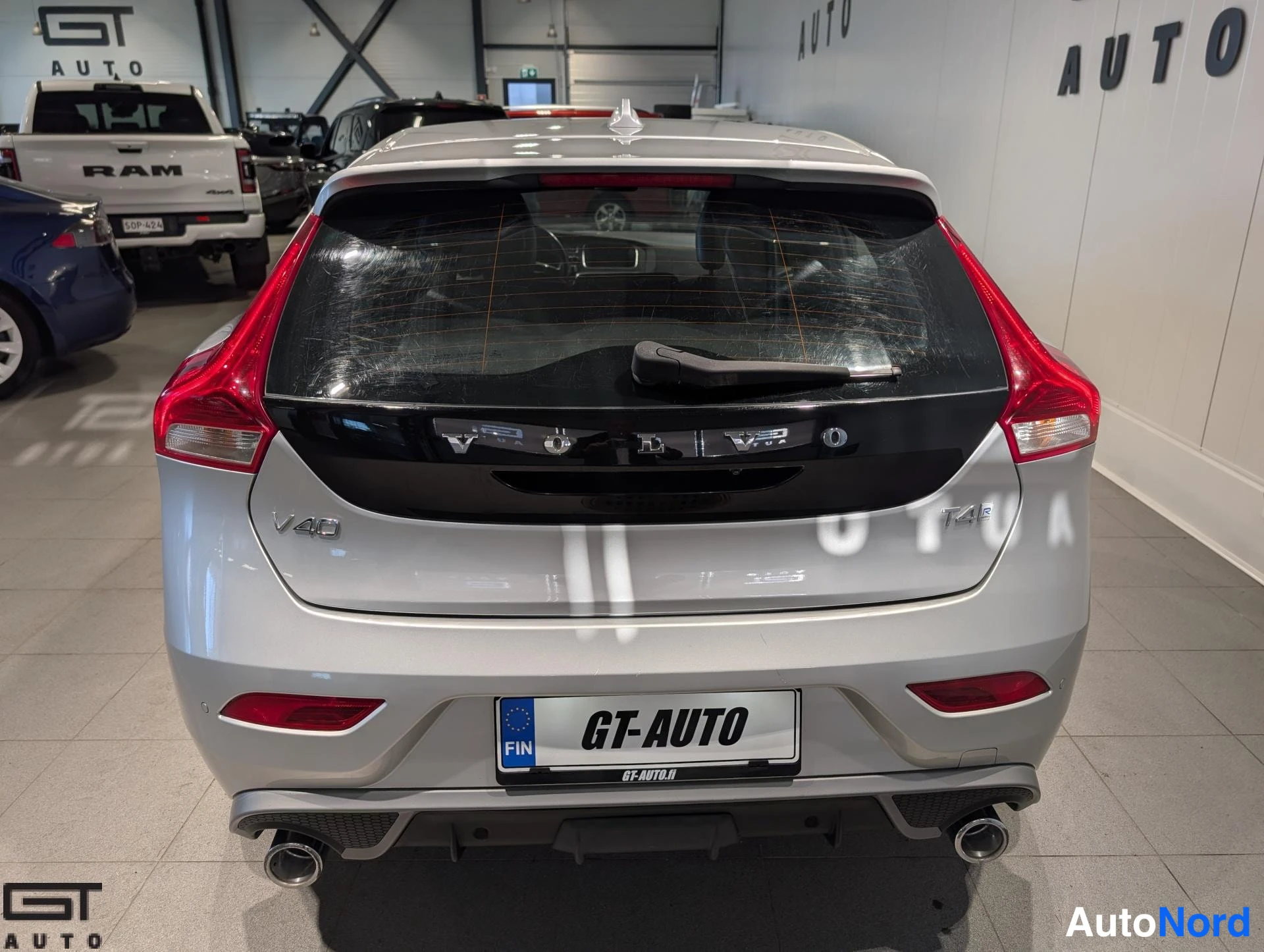 Hopea Volvo V40 2018, takaa, kuva 9