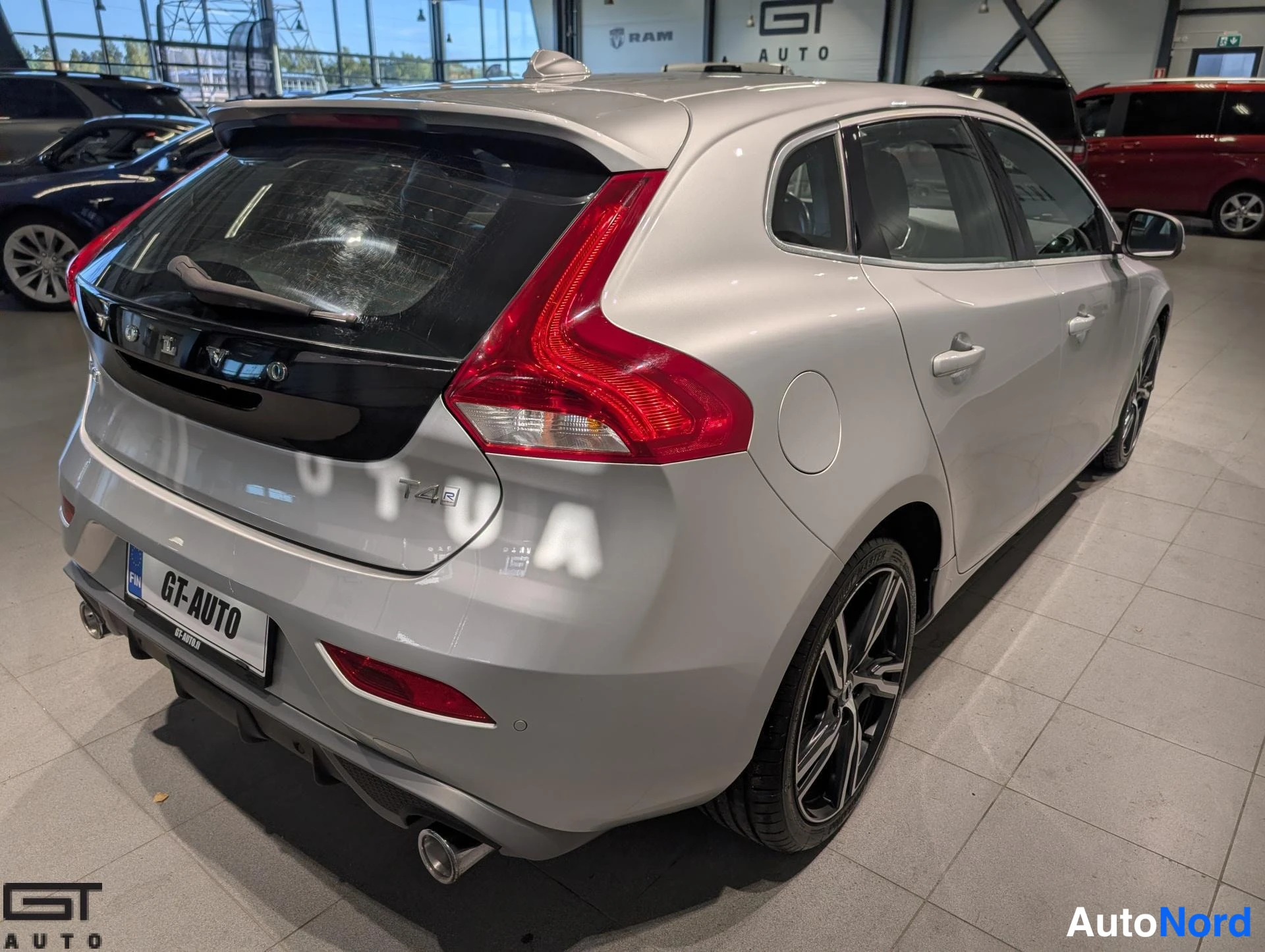 Hopea Volvo V40 2018, takaviisto, kuva 8