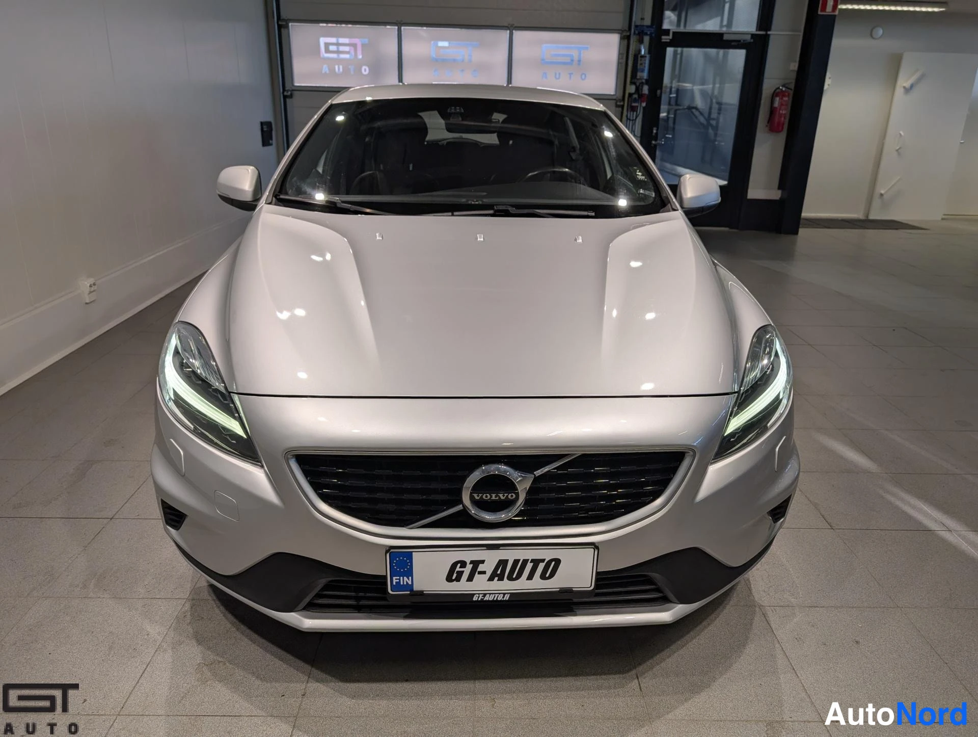 Hopea Volvo V40 2018, edestä, kuva 4