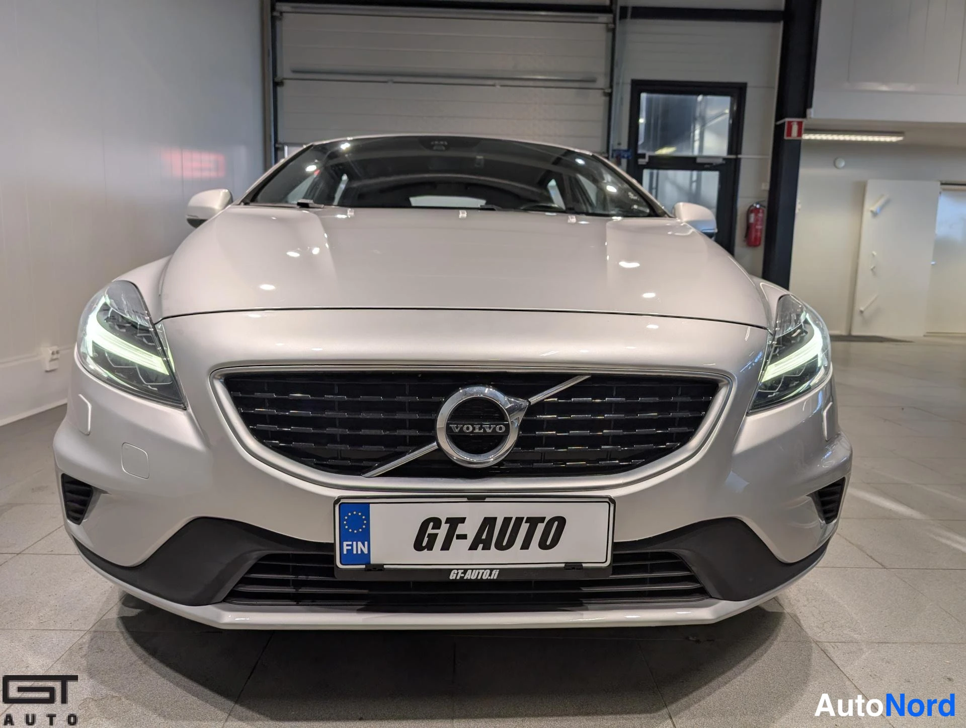 Hopea Volvo V40 2018, edestä, kuva 5