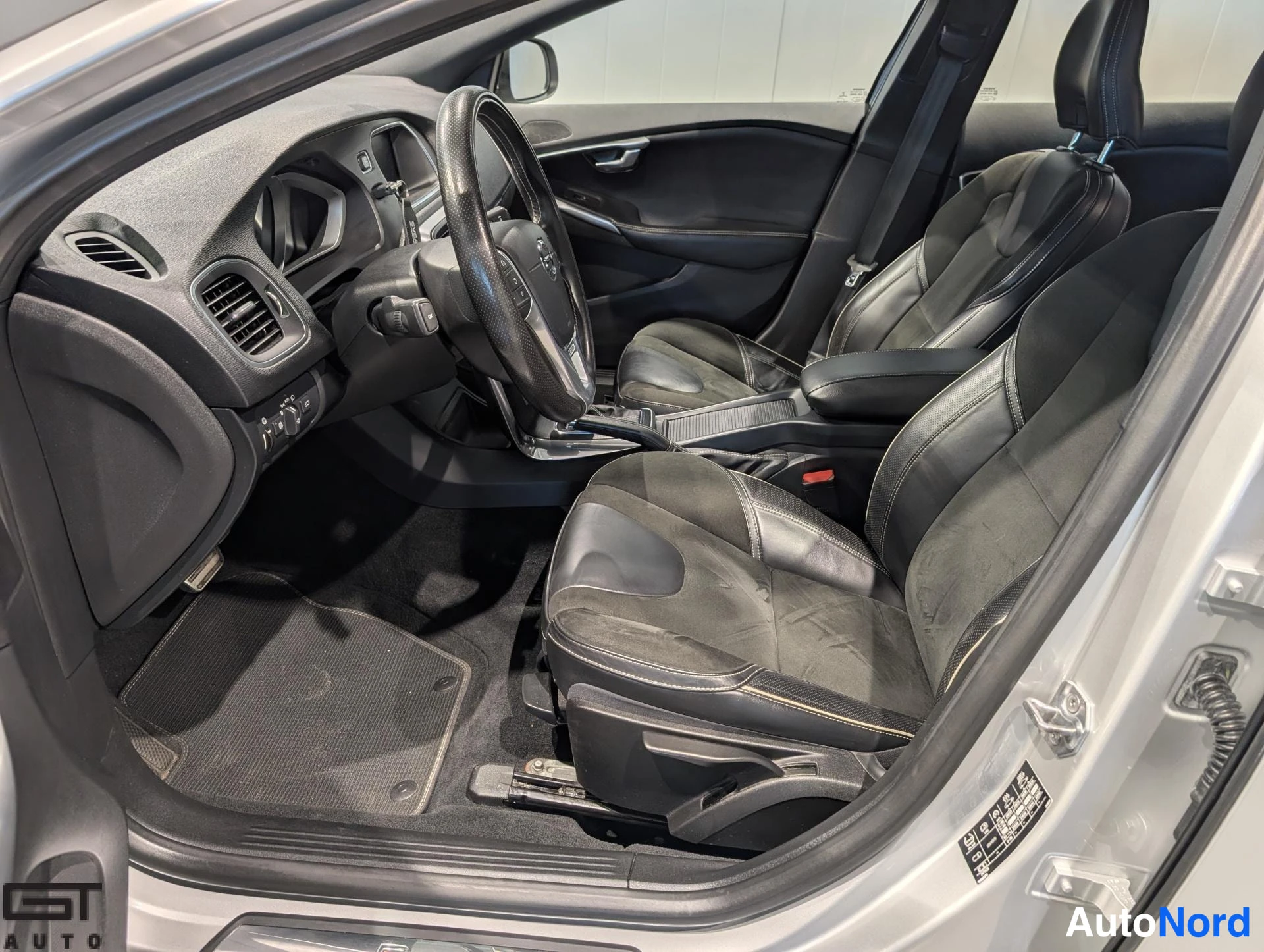 Hopea Volvo V40 2018, etuistuimet, kuva 11