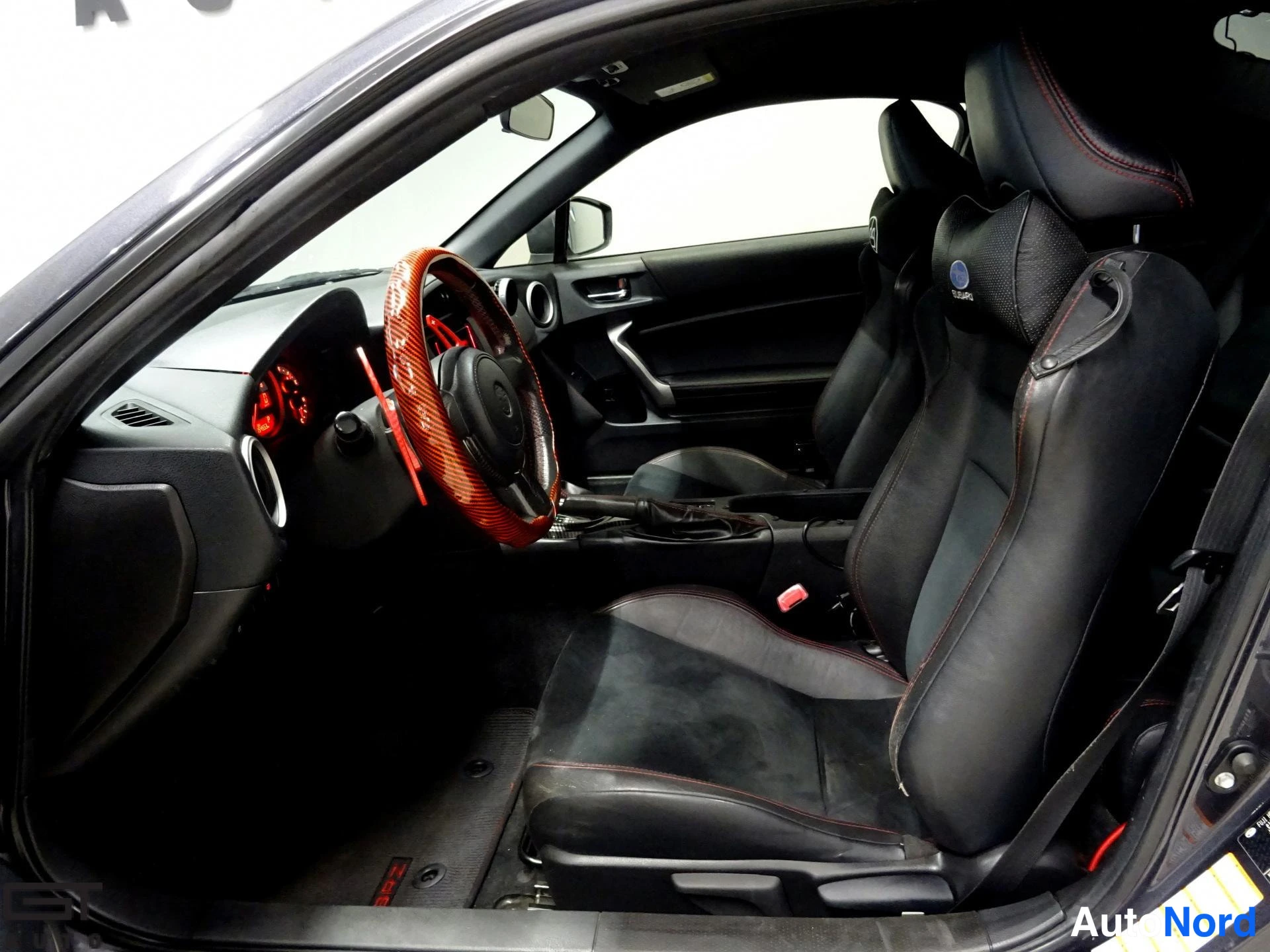 Sininen Subaru BRZ 2015, etuistuimet, kuva 18