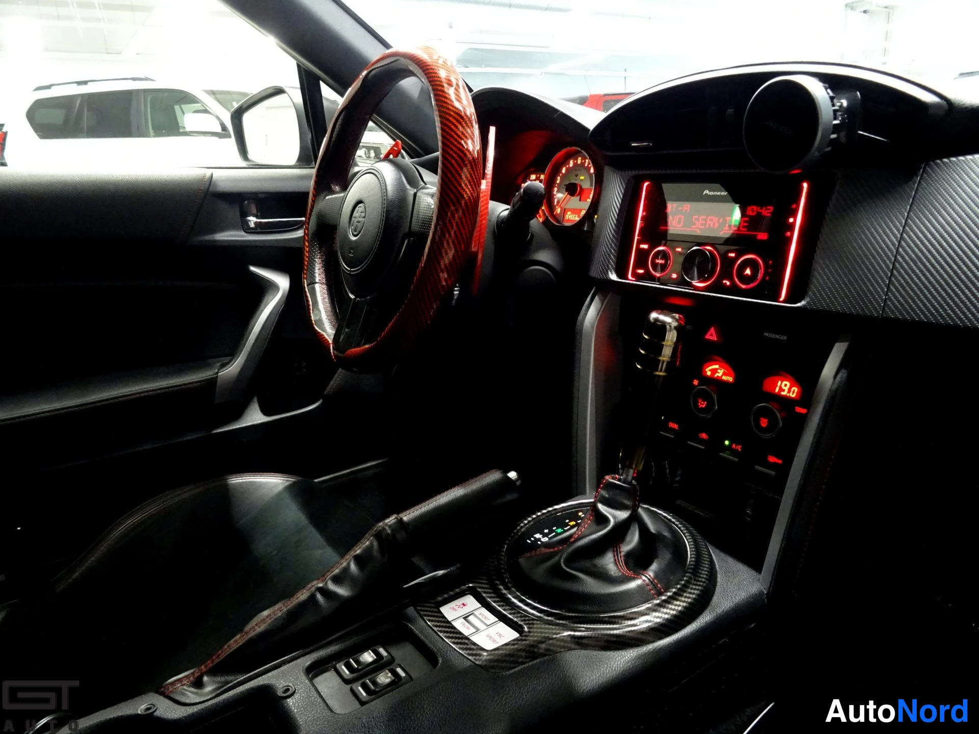 Sininen Subaru BRZ 2015, ohjaamo, kuva 15