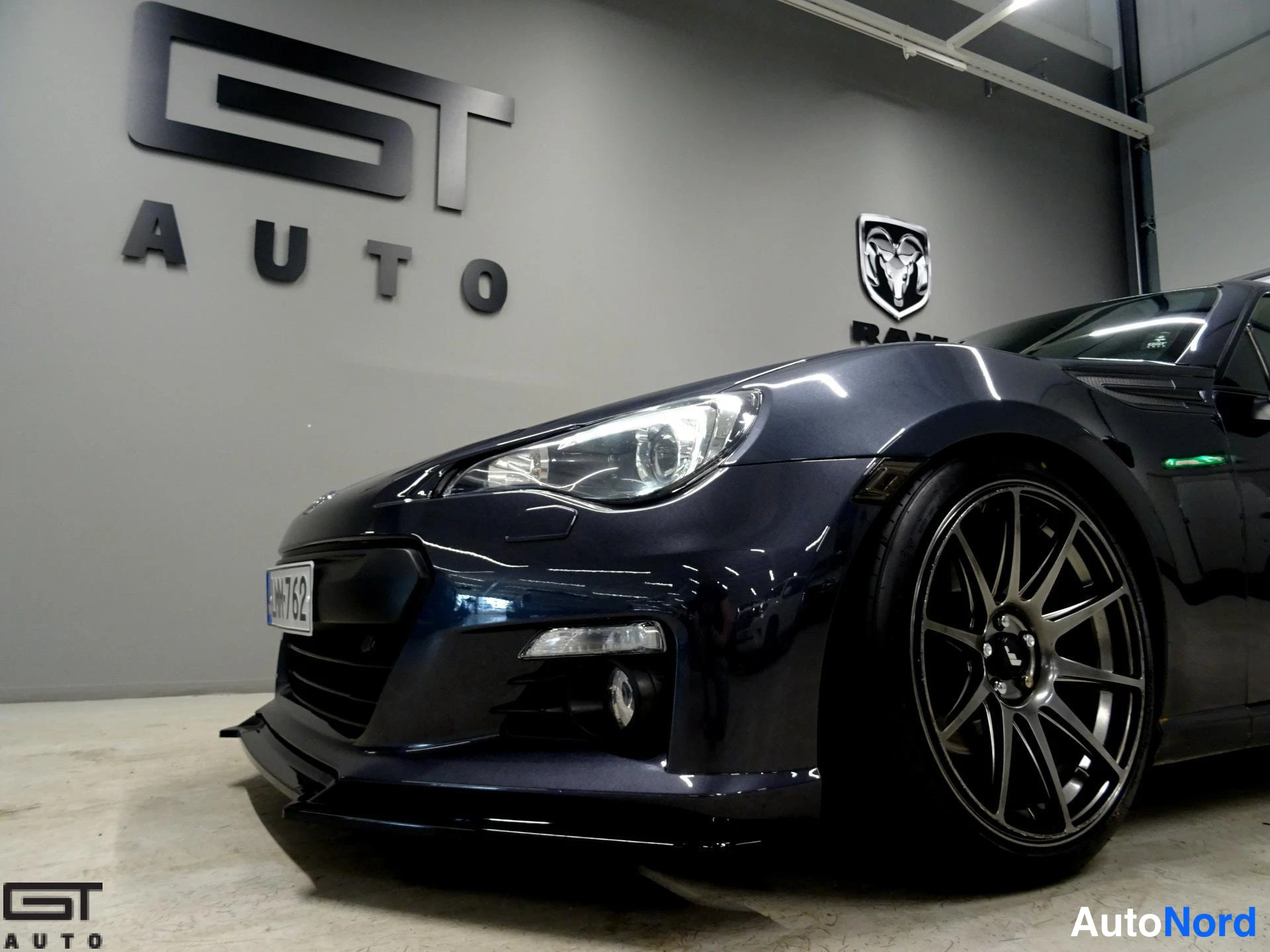 Sininen Subaru BRZ 2015, etuviisto, keula vasemmalle, kuva 3