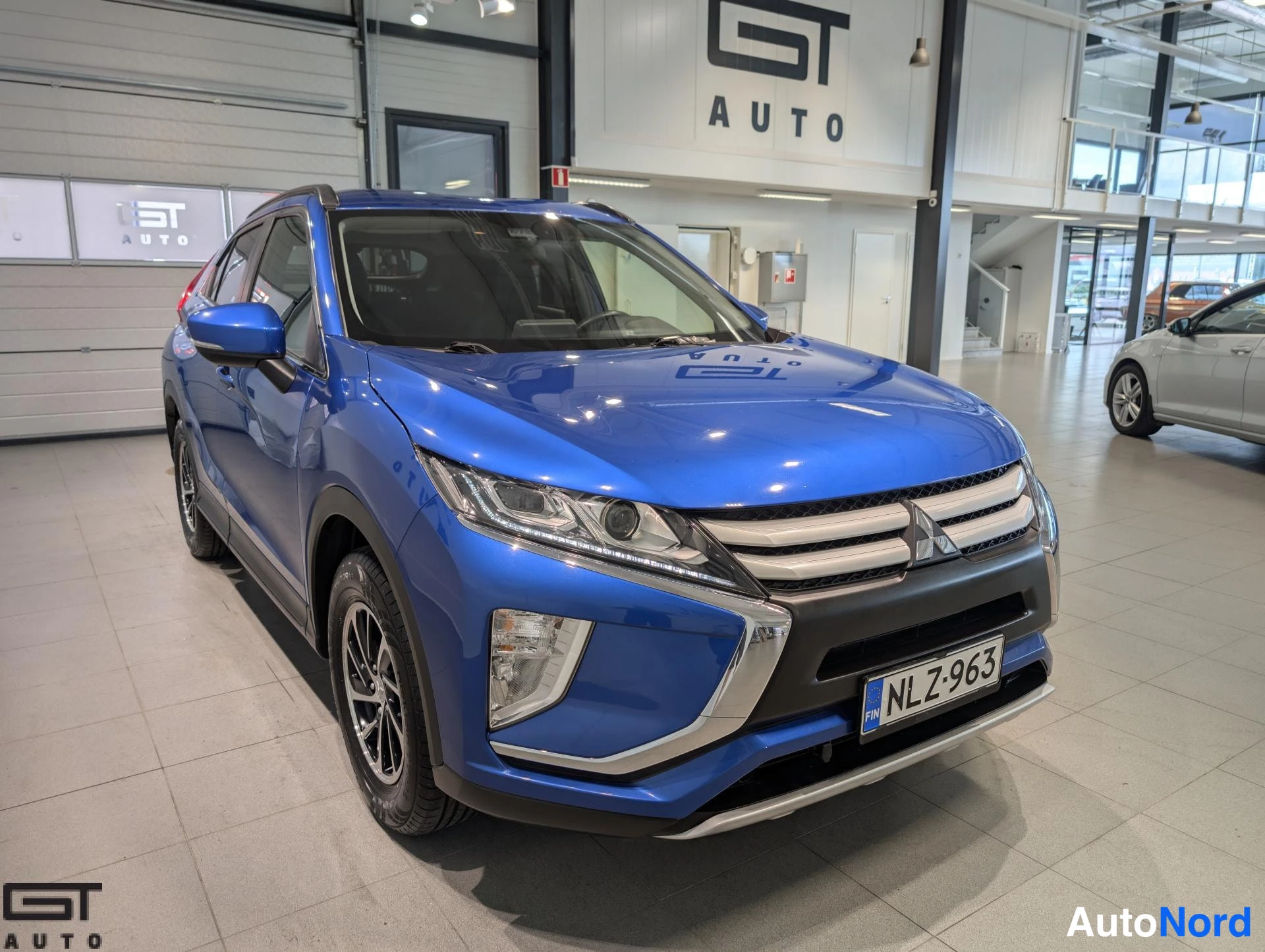 Blue Mitsubishi Eclipse Cross 2021, front three-quarter, nose to the right, photo 2