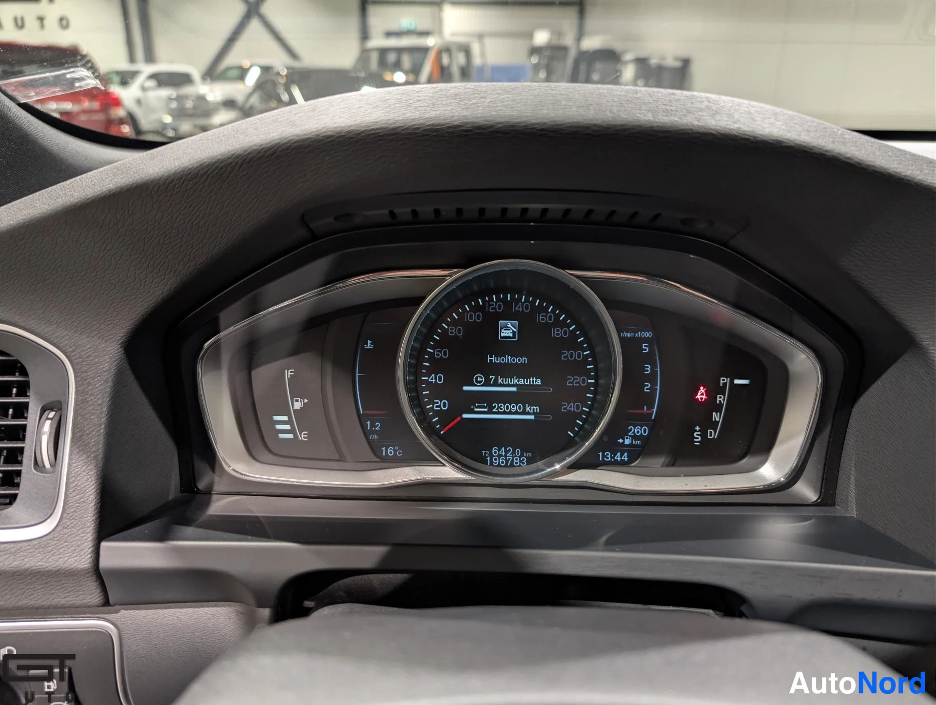 Harmaa Volvo S60 2015, yksityiskohta, kuva 18