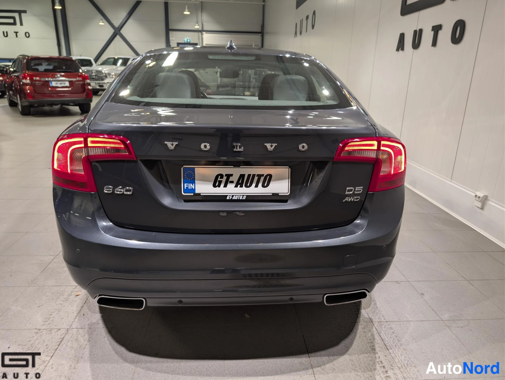 Harmaa Volvo S60 2015, takaa, kuva 9