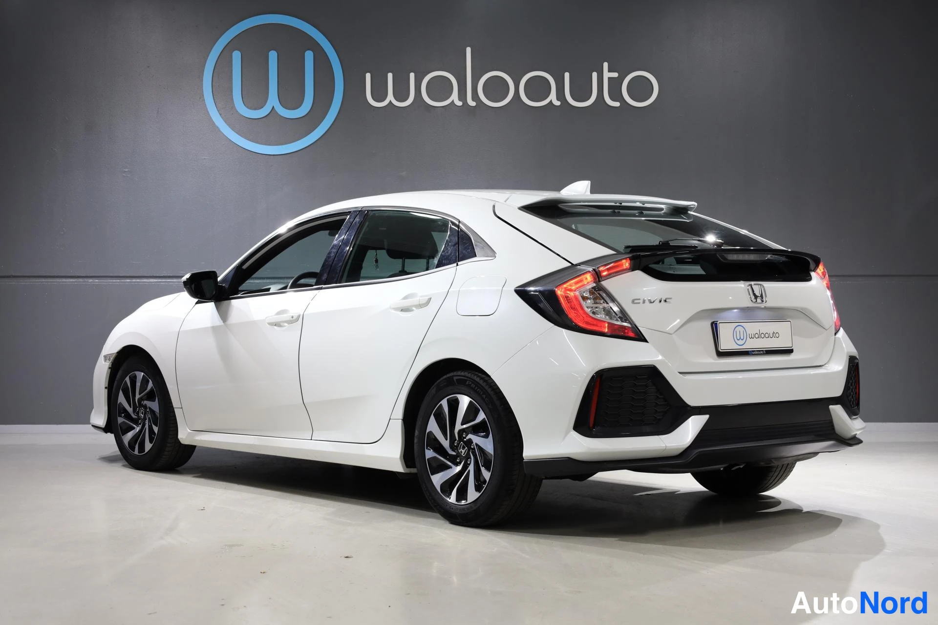 Valkoinen Honda Civic 2019, takaviisto, kuva 5