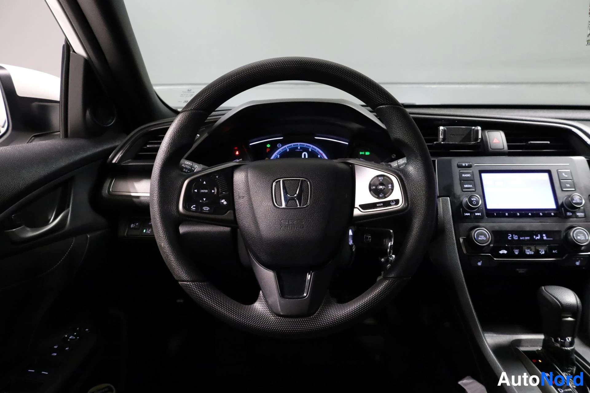 Valkoinen Honda Civic 2019, ohjaamo, kuva 12