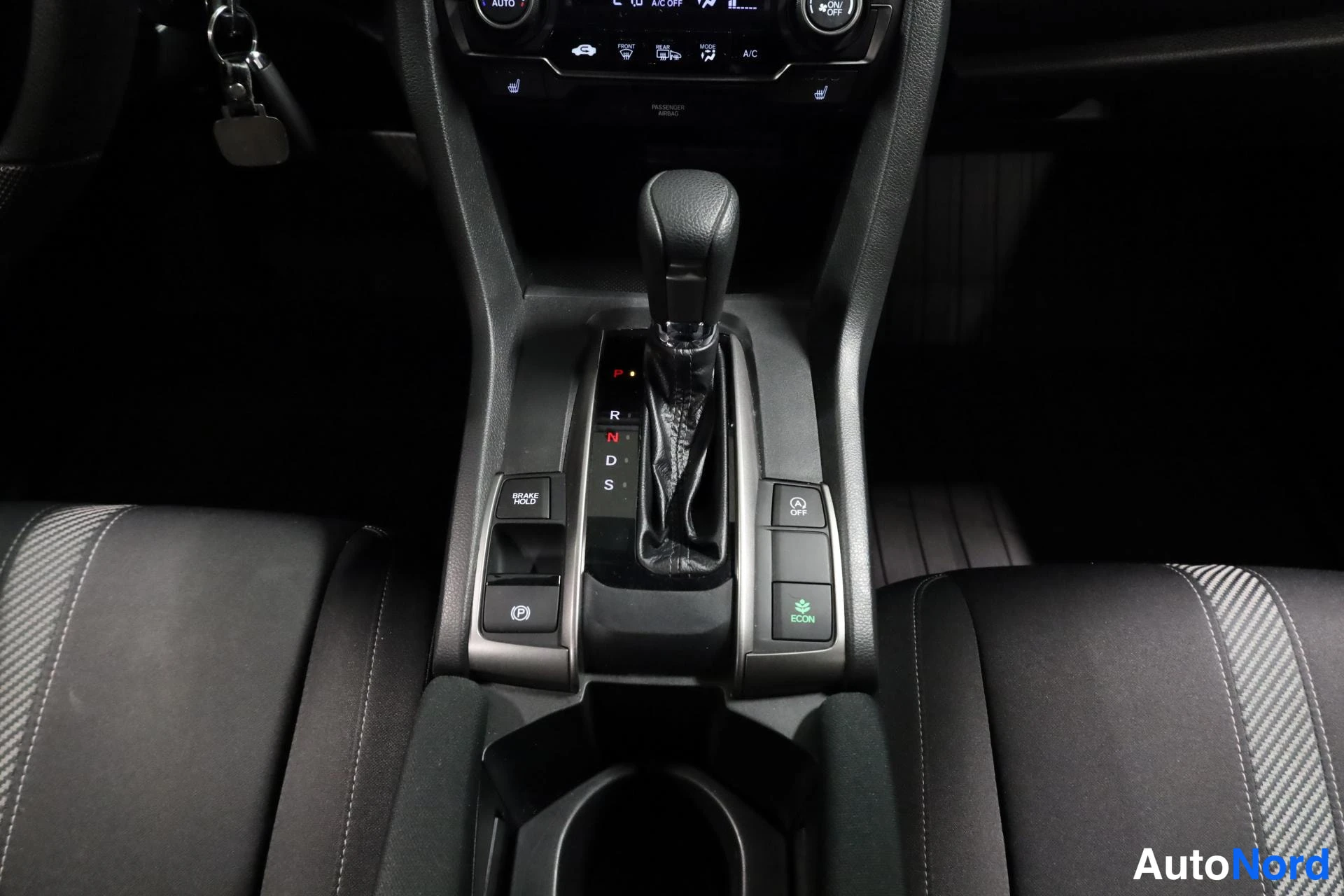 Valkoinen Honda Civic 2019, yksityiskohta, kuva 19