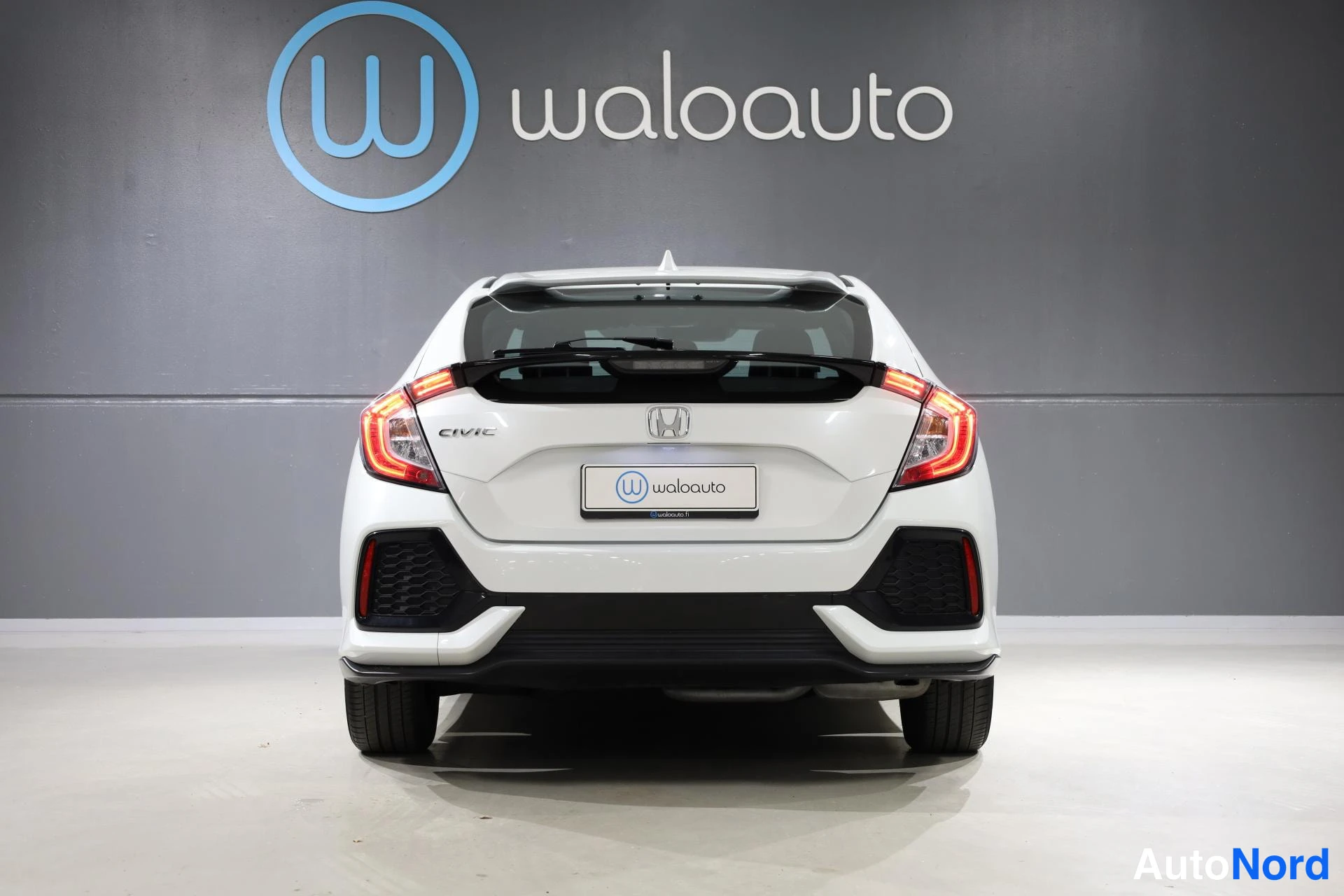 Valkoinen Honda Civic 2019, takaa, kuva 8