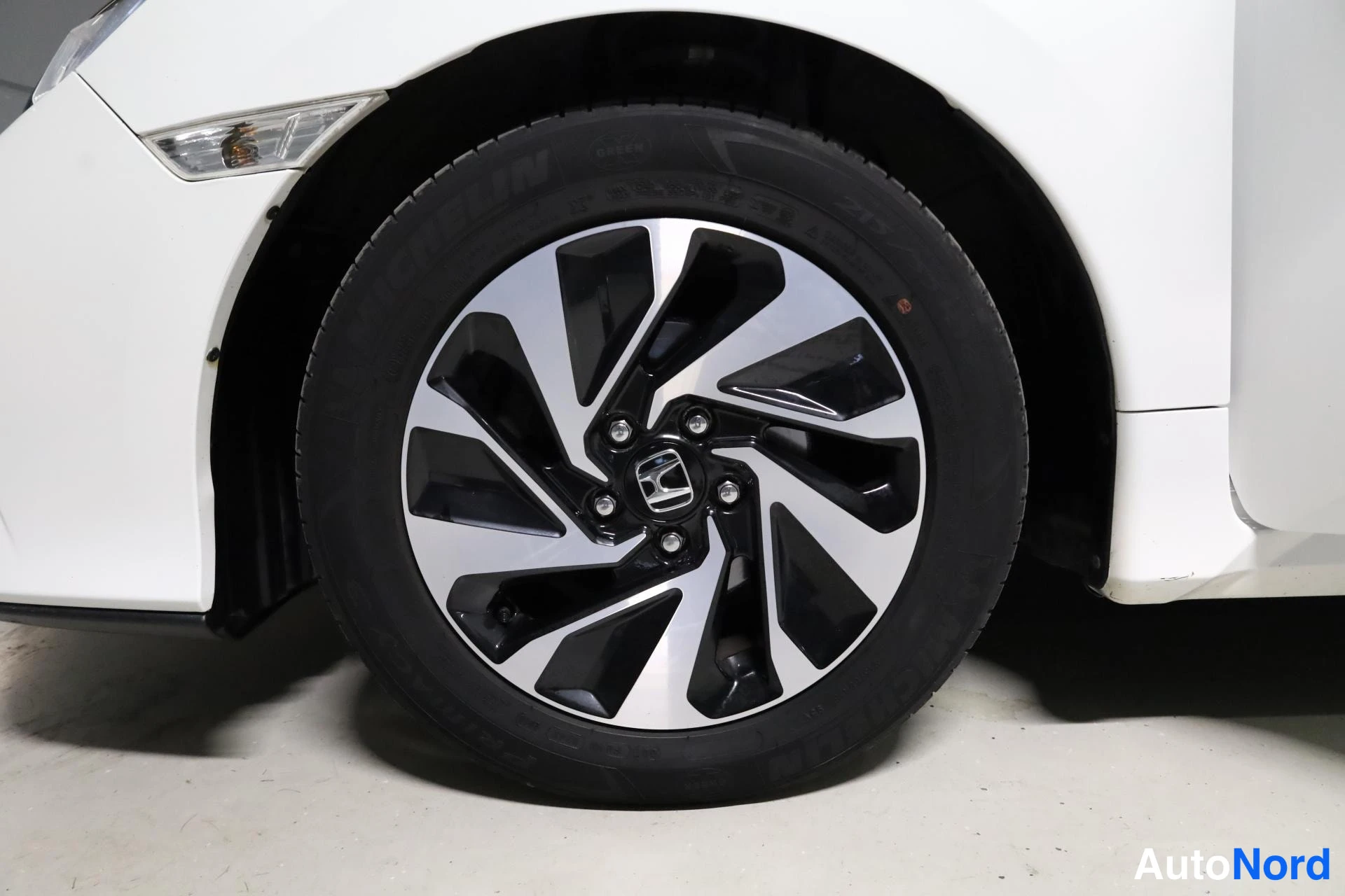Valkoinen Honda Civic 2019, yksityiskohta, kuva 24