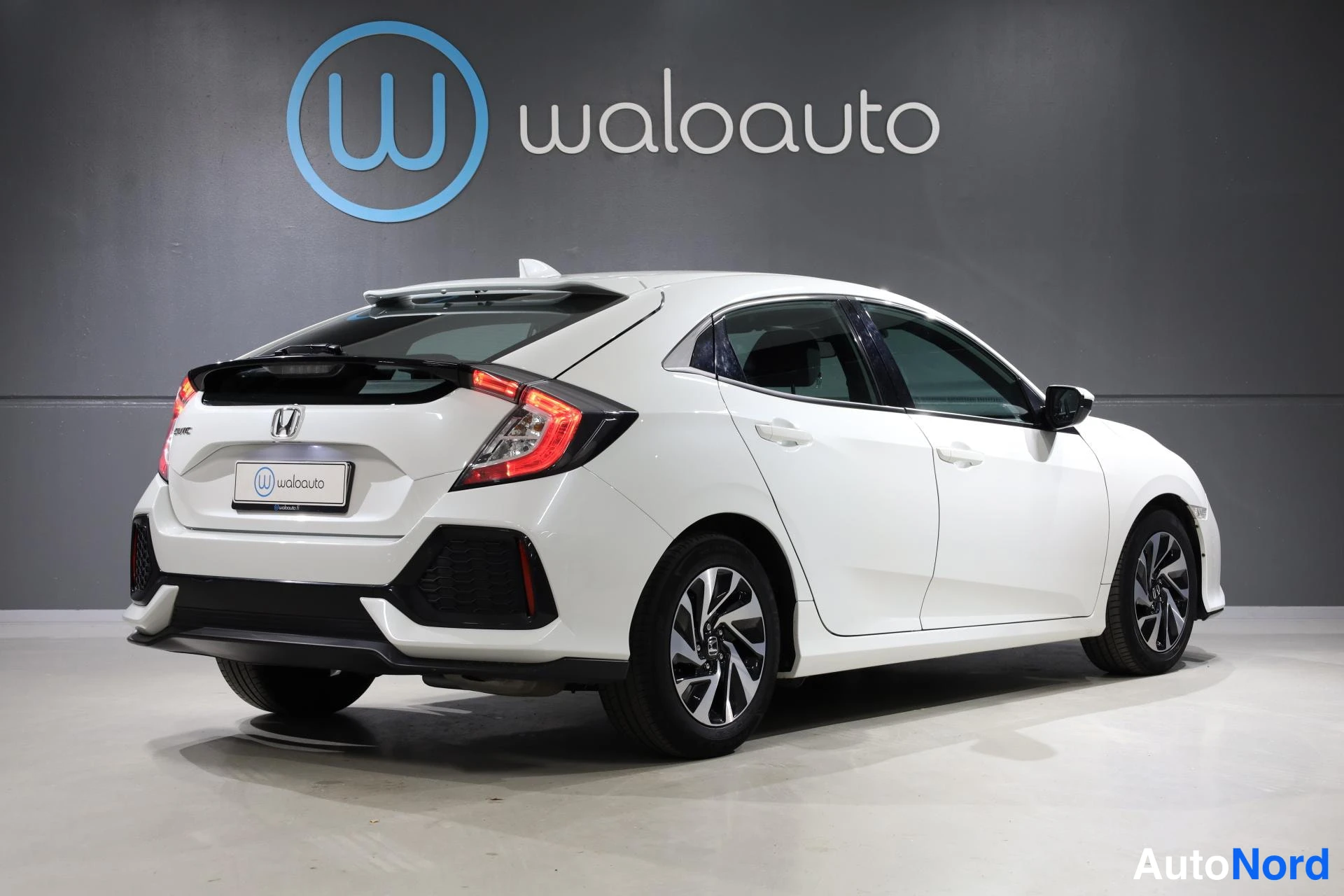 Valkoinen Honda Civic 2019, takaviisto, kuva 6