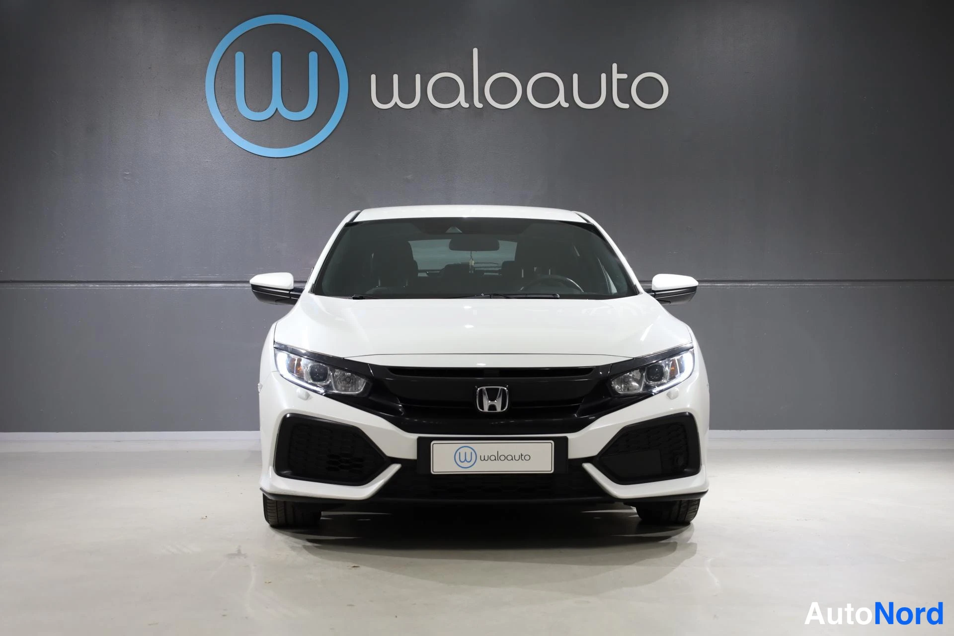 Valkoinen Honda Civic 2019, edestä, kuva 3