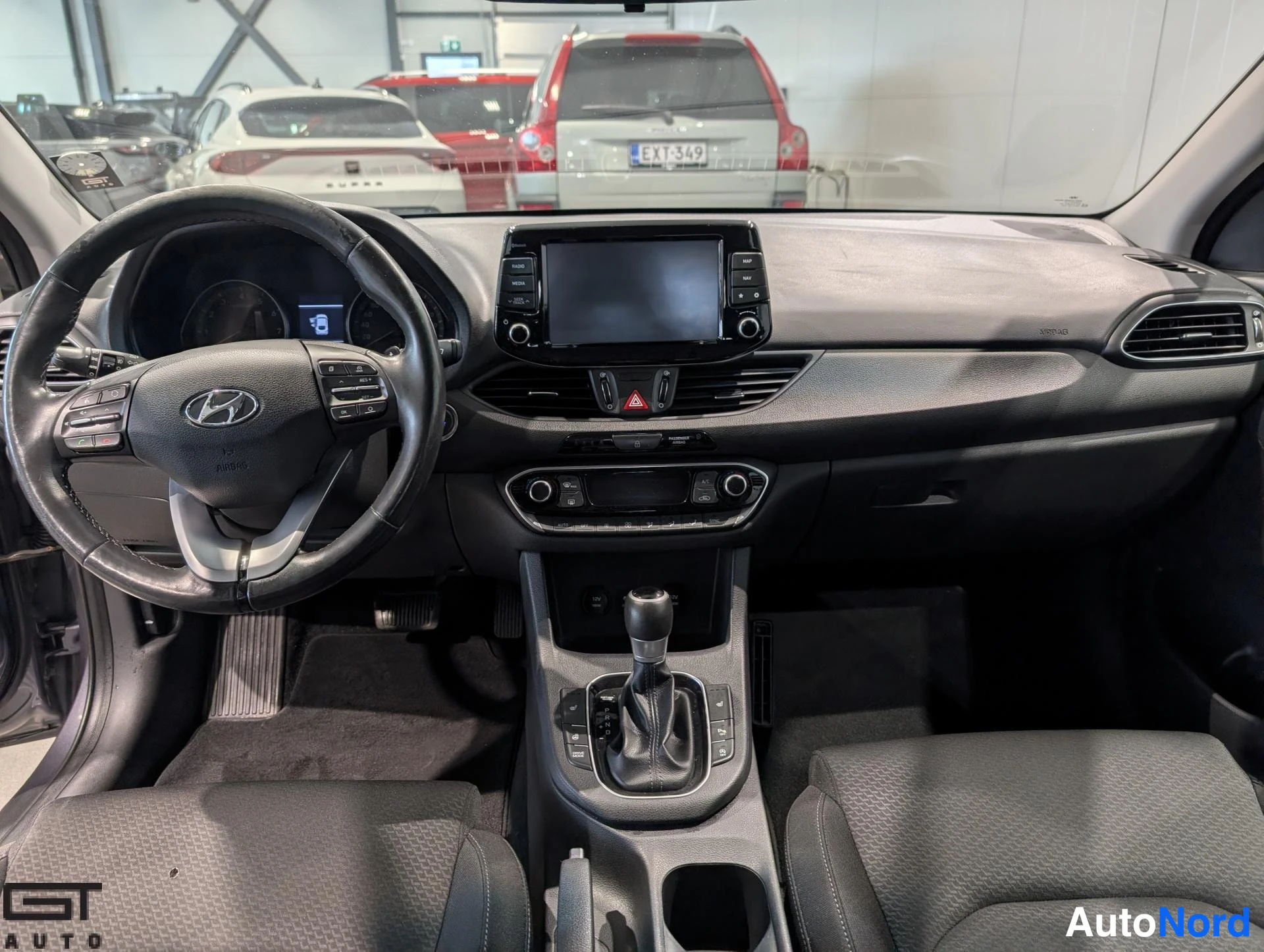 Harmaa Hyundai i30 2019, ohjaamo, kuva 11
