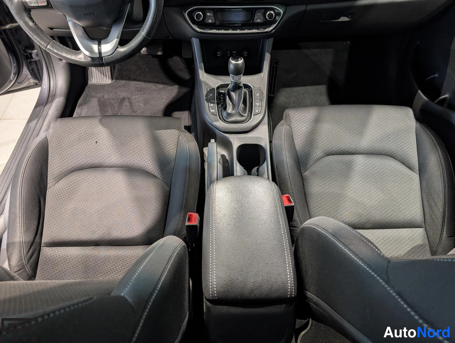 Harmaa Hyundai i30 2019, etuistuimet, kuva 14