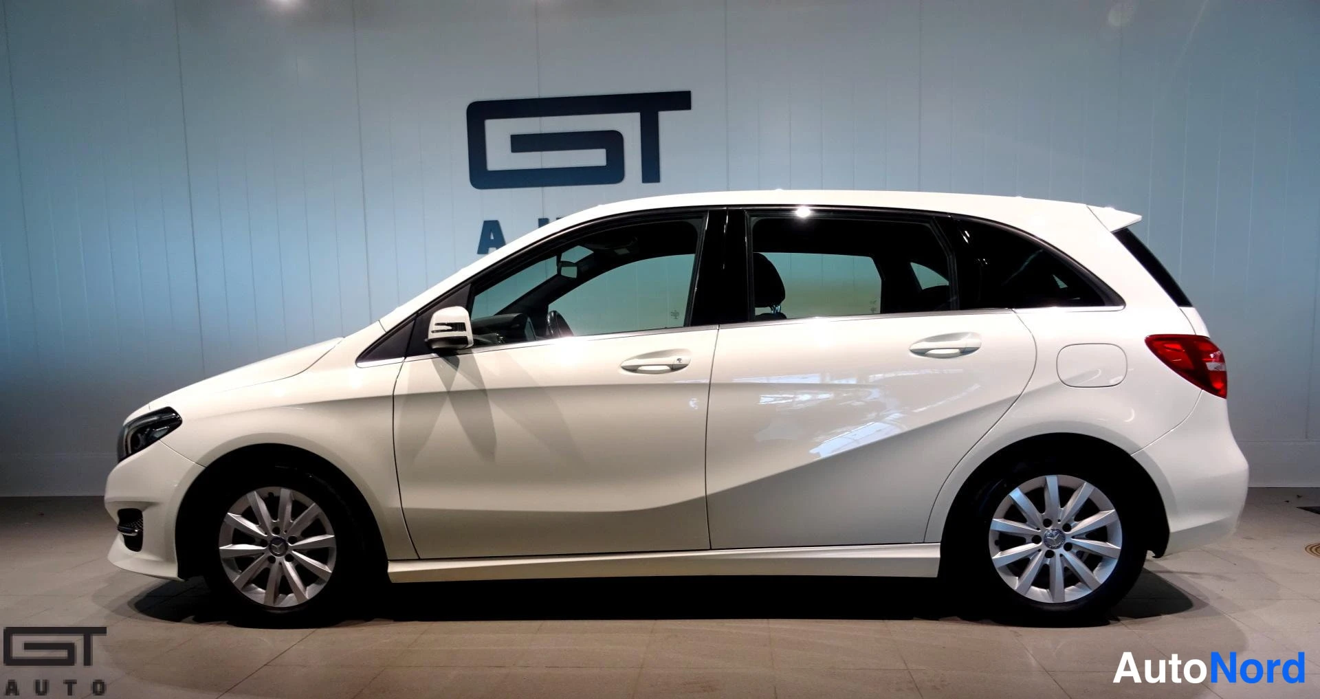 Valkoinen Mercedes-Benz B 2016, sivulta, kuva 5