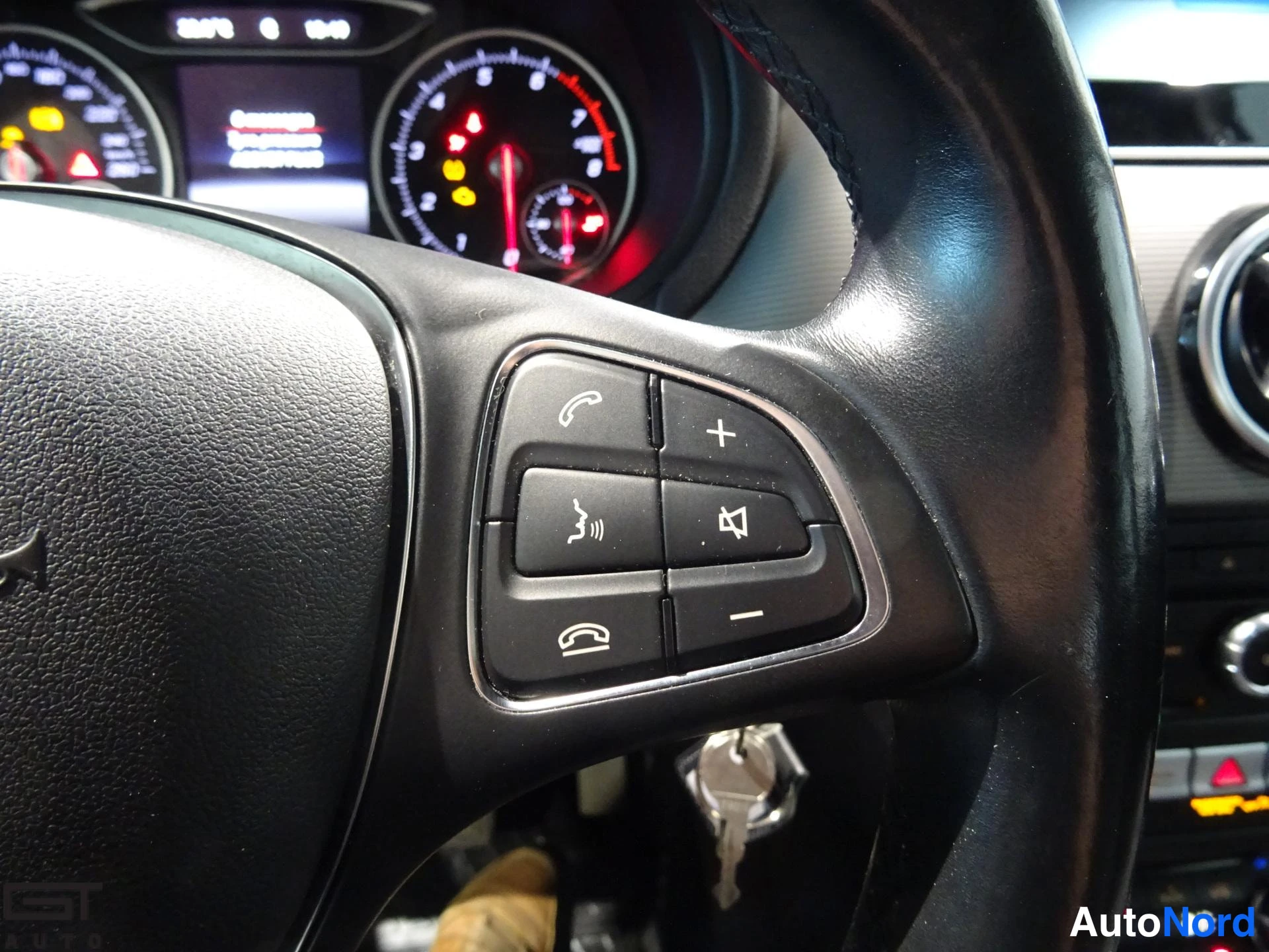 Valkoinen Mercedes-Benz B 2016, yksityiskohta, kuva 20