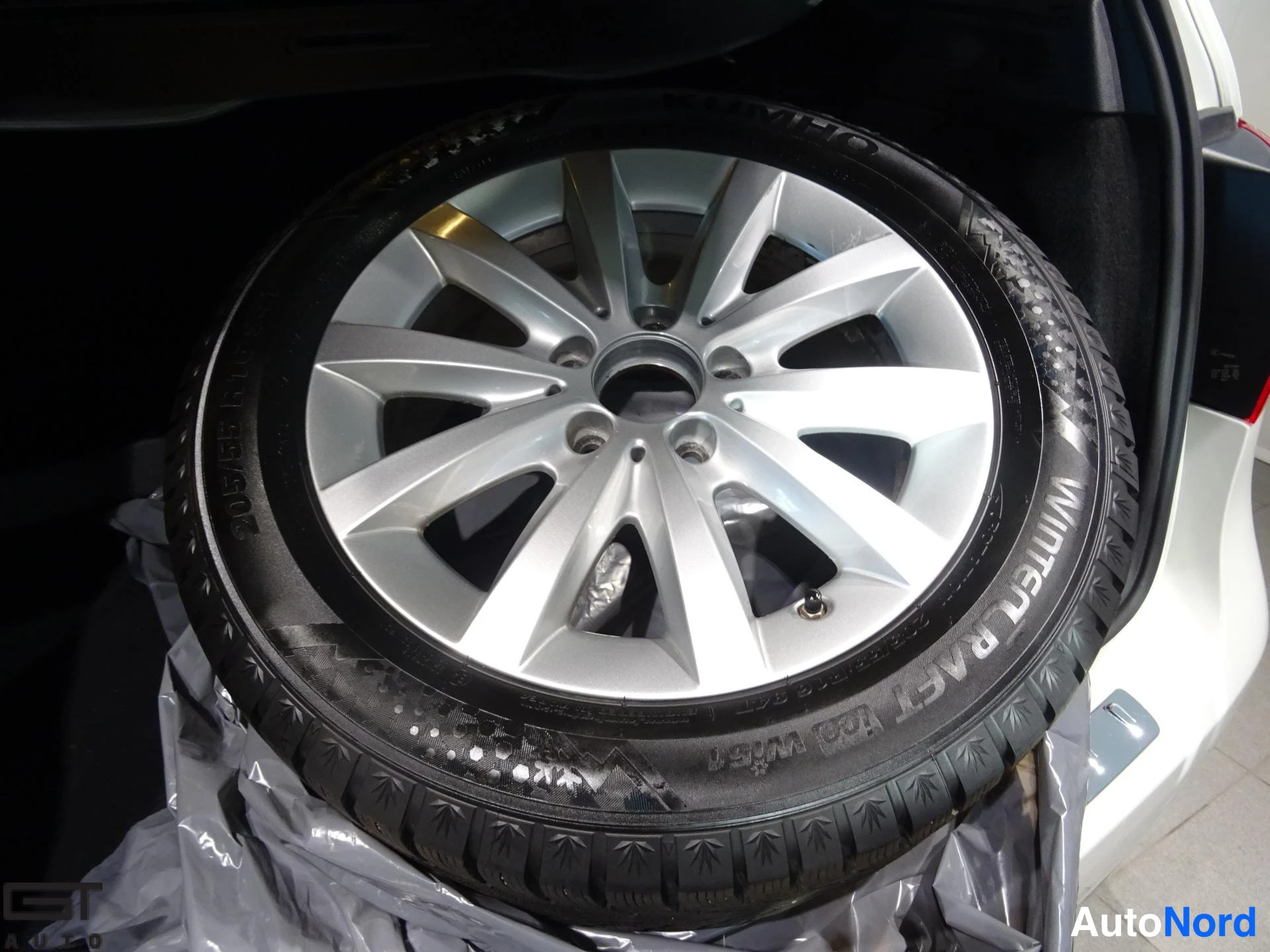 Valkoinen Mercedes-Benz B 2016, yksityiskohta, kuva 19